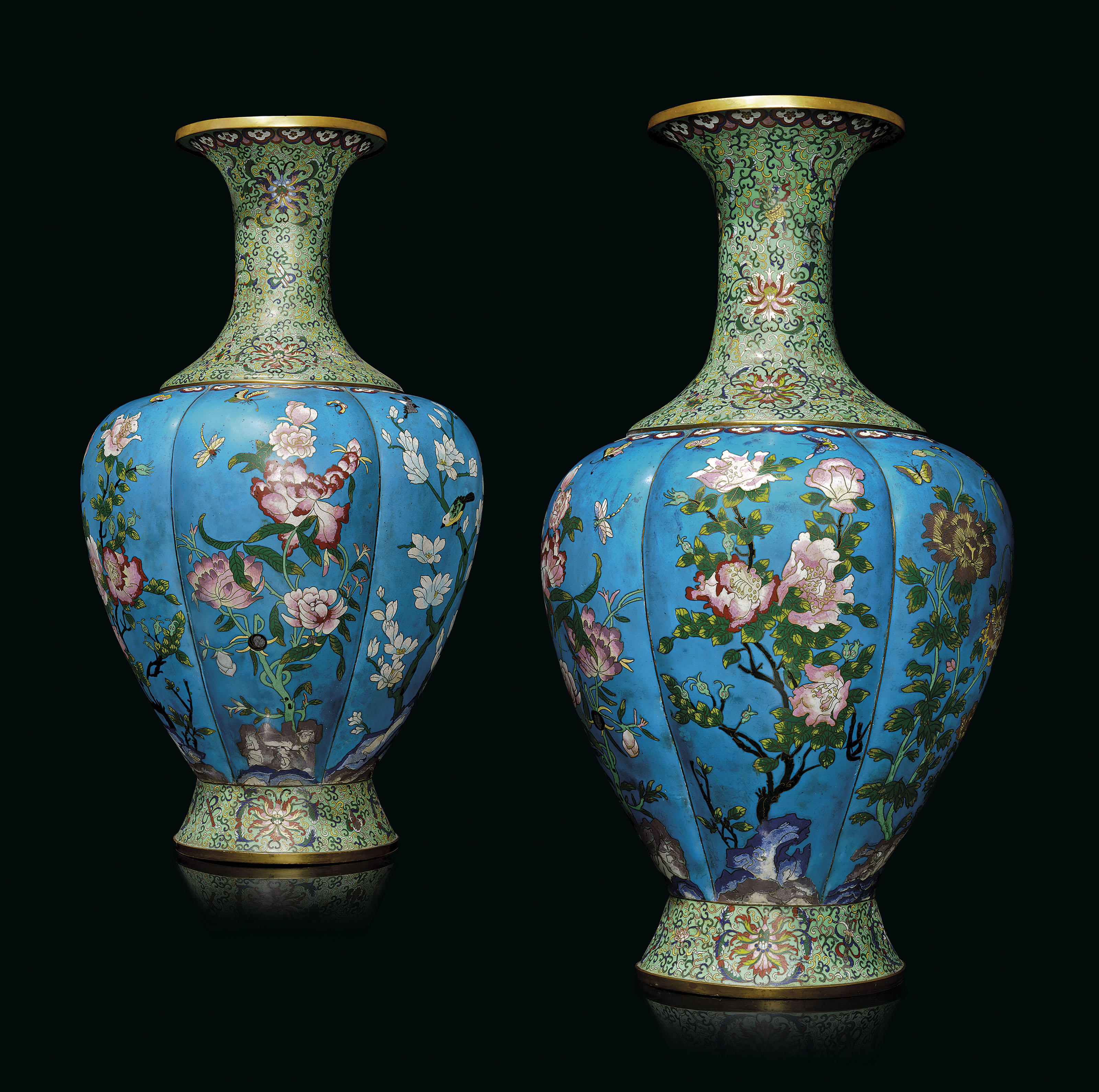 A PAIR LARGE CHINESE CLOISONNÉ ENAMEL VASES, LATE 19TH/EARLY 20TH