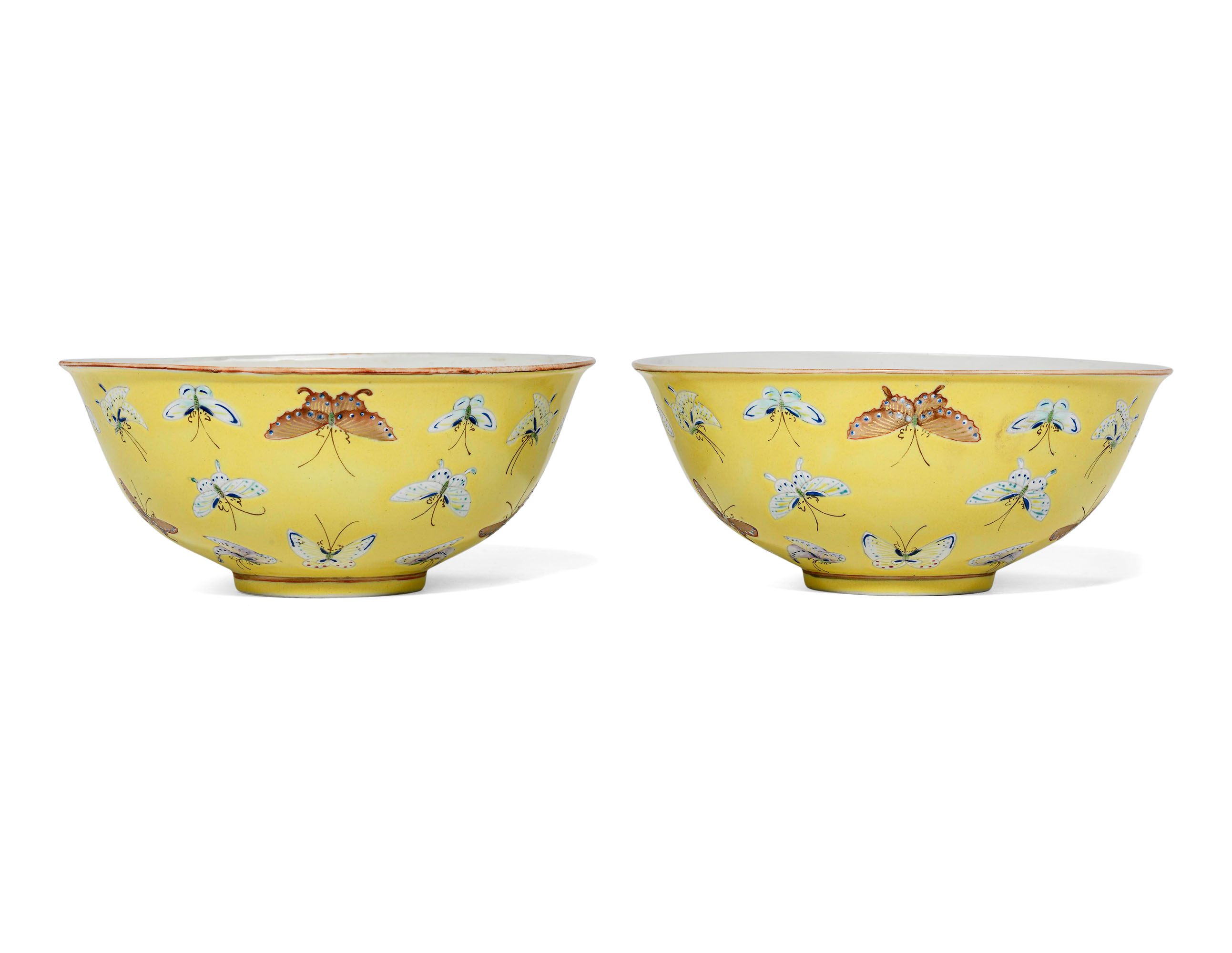 清同治黃地粉彩百蝶紋碗兩件礬紅四字楷書款, TONGZHI FOUR-CHARACTER
