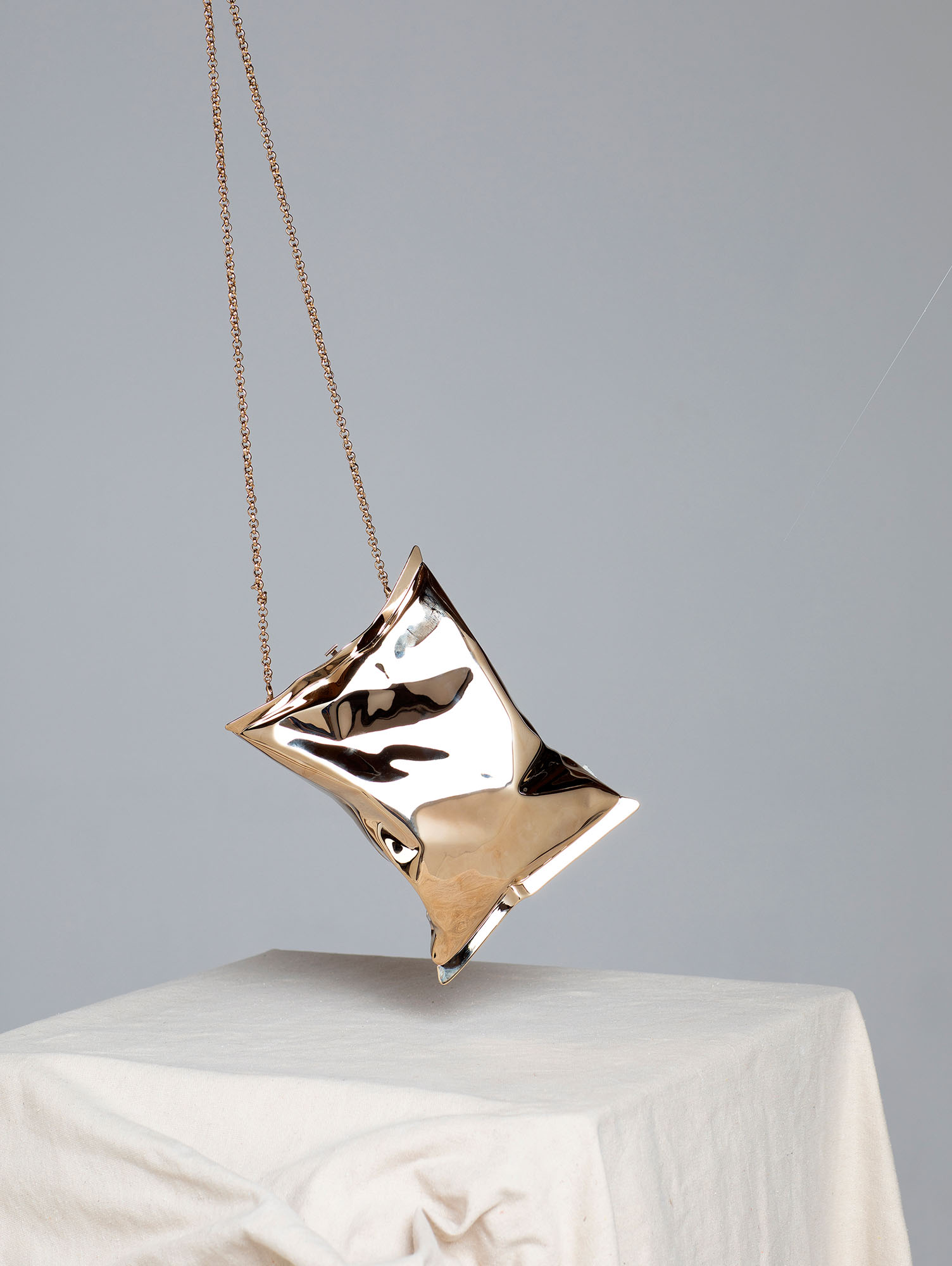 ANYA HINDMARCH S PALE GOLD BRASS METALLIC CRISP PACKET II ANYA