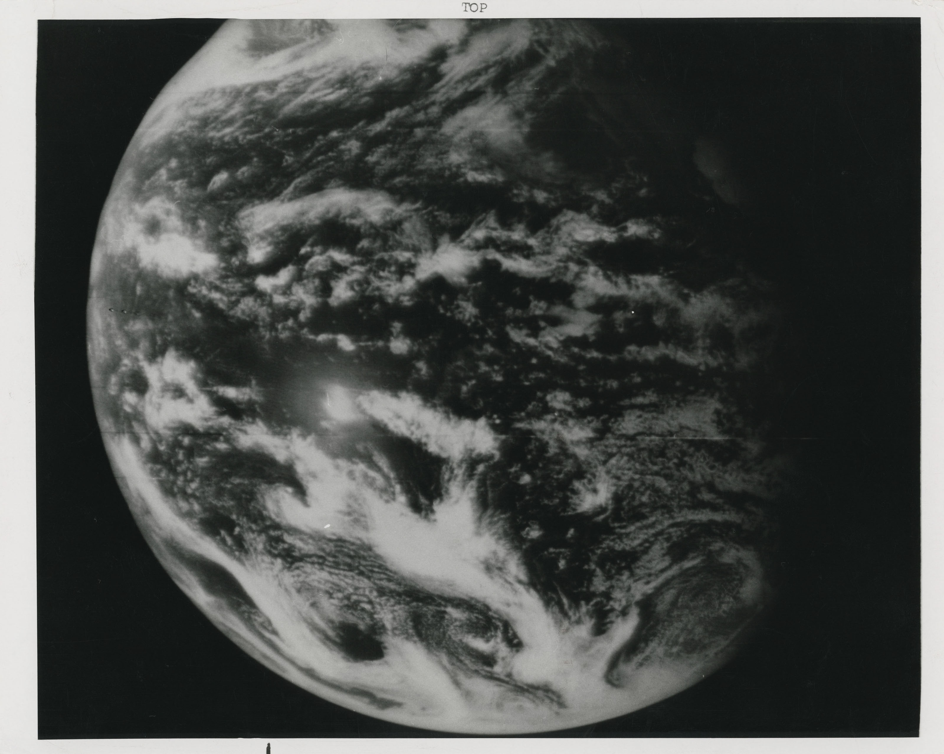 First detailed B&W whole Earth photographs: the phases of the