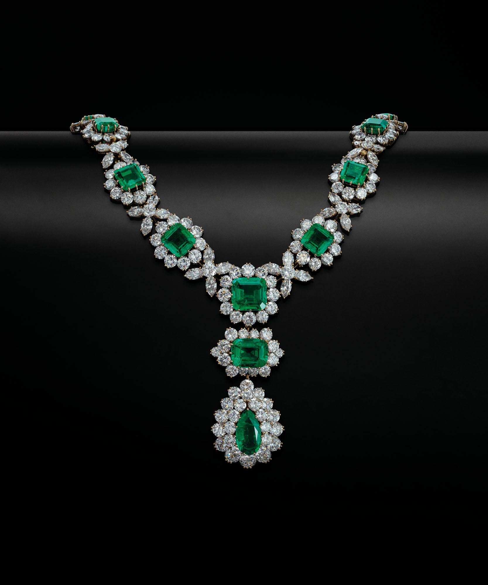 Magnificent emerald and diamond necklace, by Bulgari, circa 1970. Sold for CHF 1,770,000 on 10 November 2020 at Christie’s in Geneva