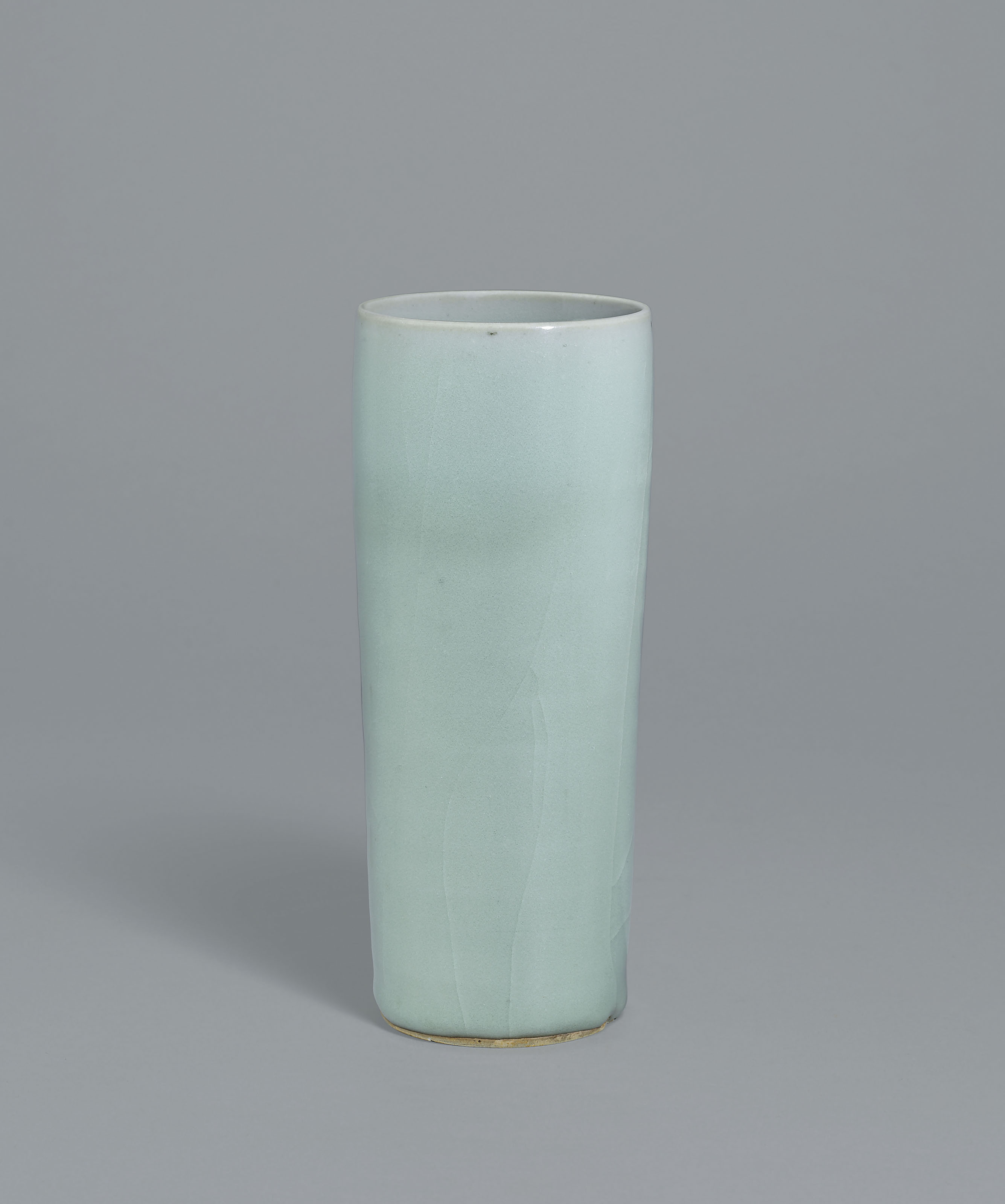 南宋龍泉窯青釉筒式花插, SOUTHERN SONG DYNASTY (1127-1279) | Christie's