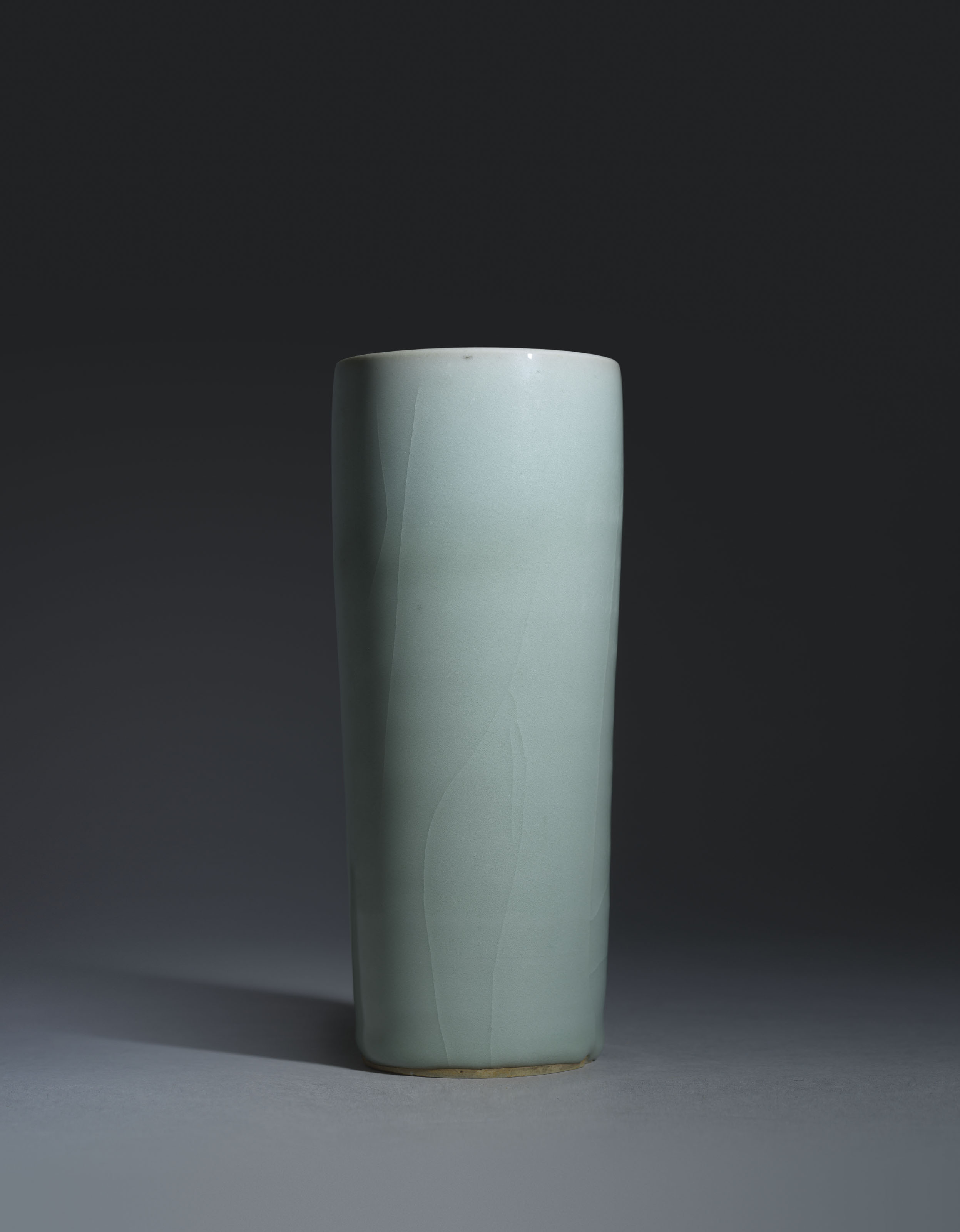 南宋龍泉窯青釉筒式花插, SOUTHERN SONG DYNASTY (1127-1279) | Christie's