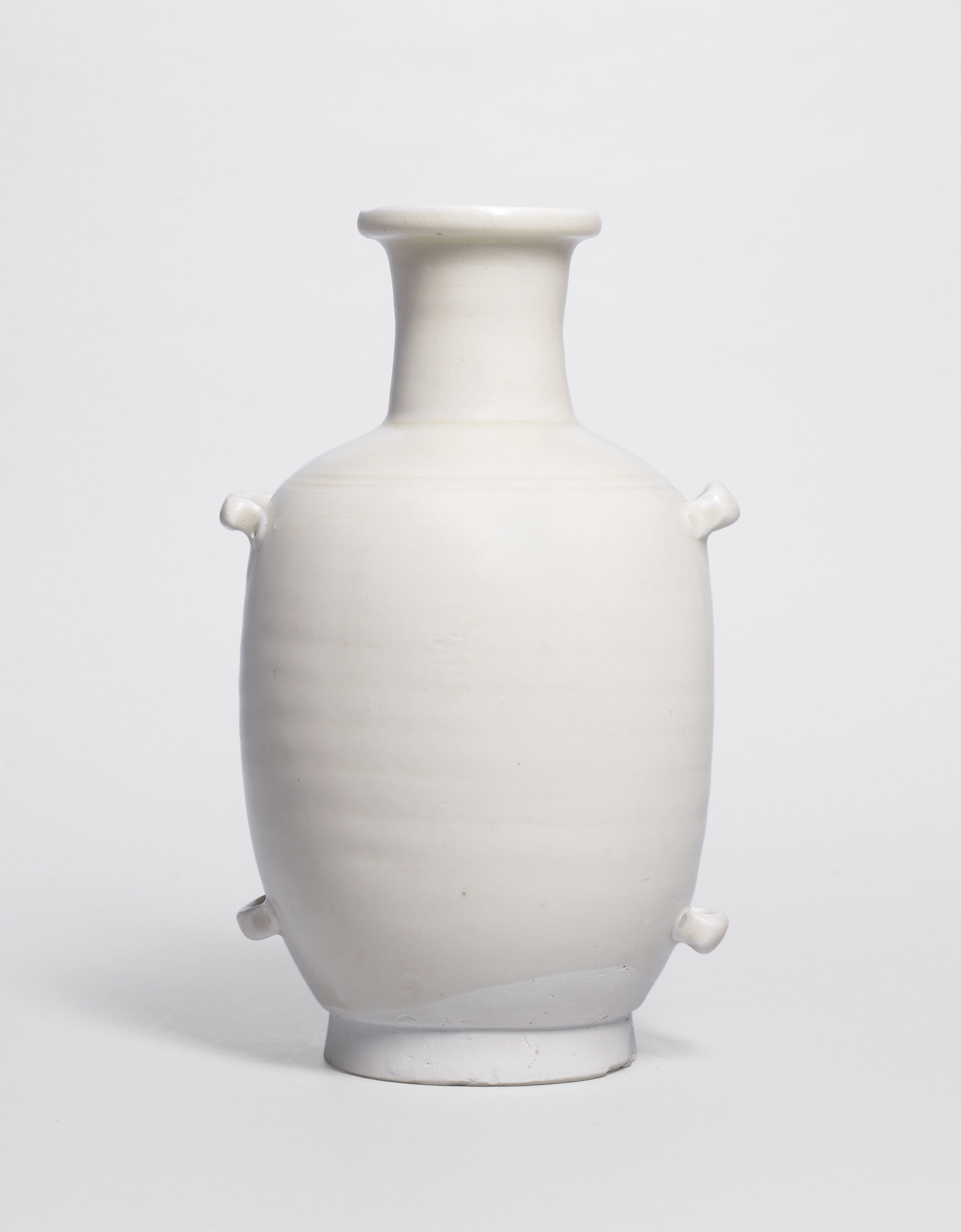 南宋龍泉窯青釉筒式花插, SOUTHERN SONG DYNASTY (1127-1279) | Christie's