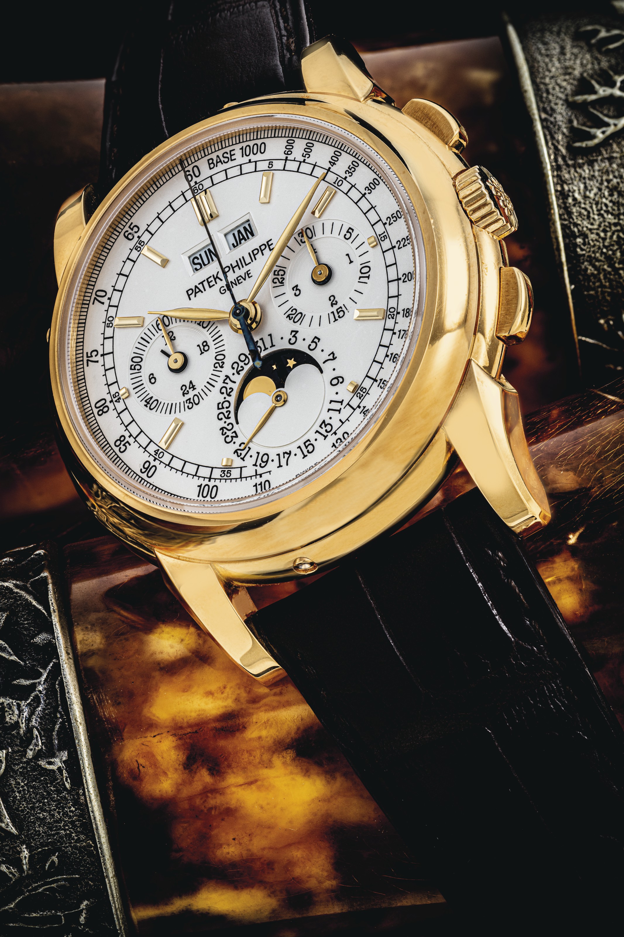 PATEK PHILIPPE. AN 18K GOLD PERPETUAL CALENDAR CHRONOGRAPH WRISTWATCH