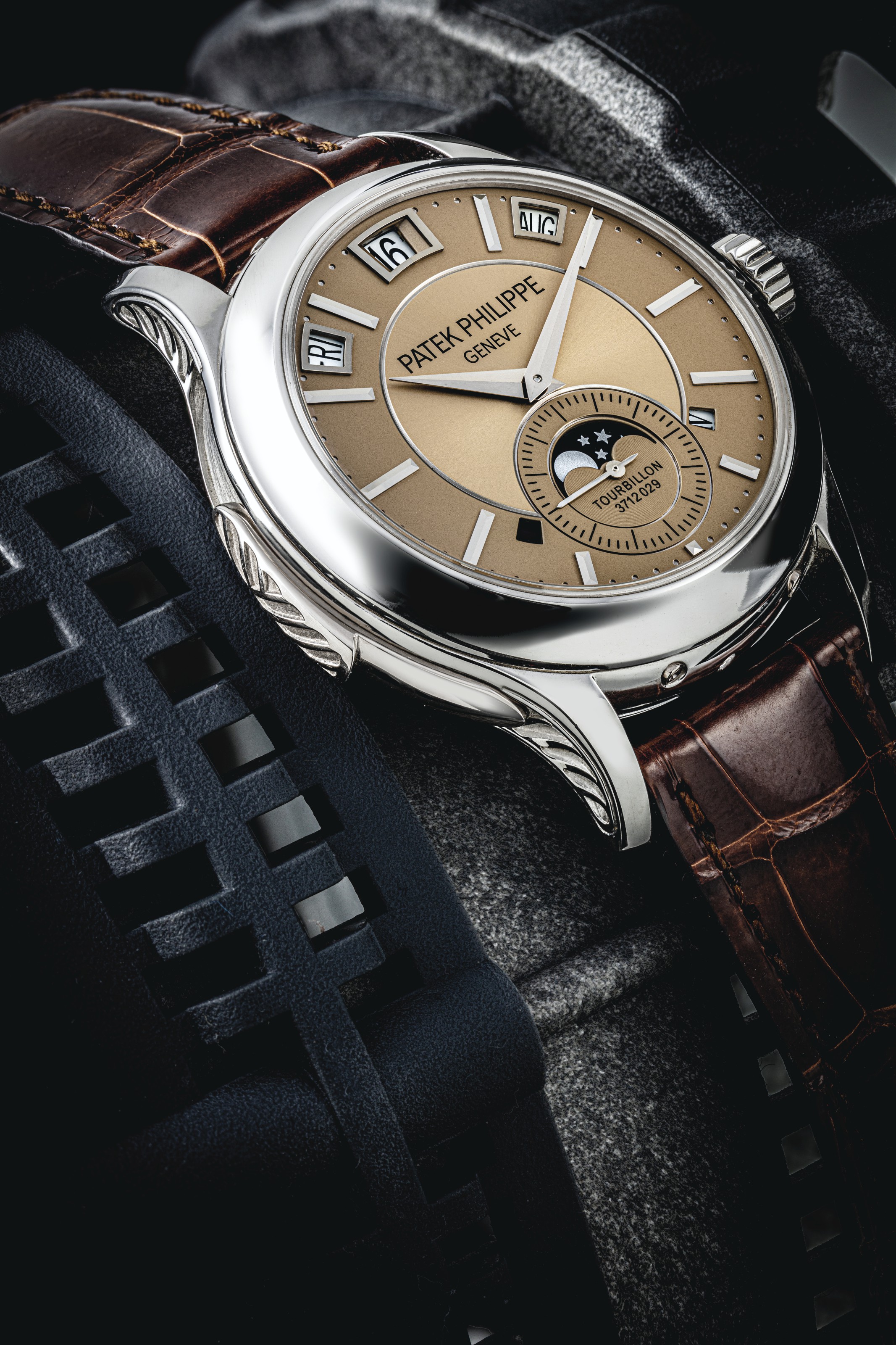 patek-philippe-a-rare-platinum-minute-repeating-instantaneous