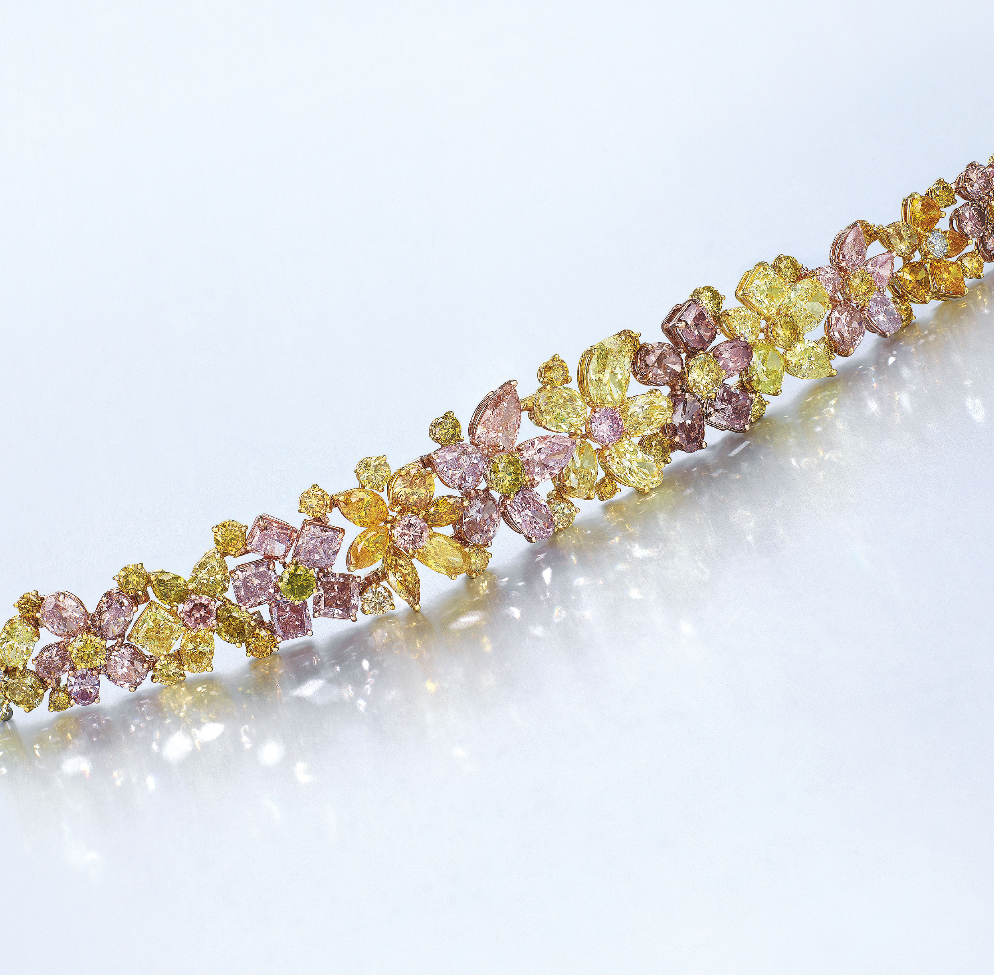 UNIQUE COLOURED DIAMOND BRACELET Christie's