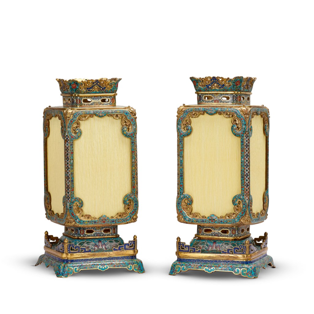 清十八世纪 铜胎掐丝珐琅宫灯一对
