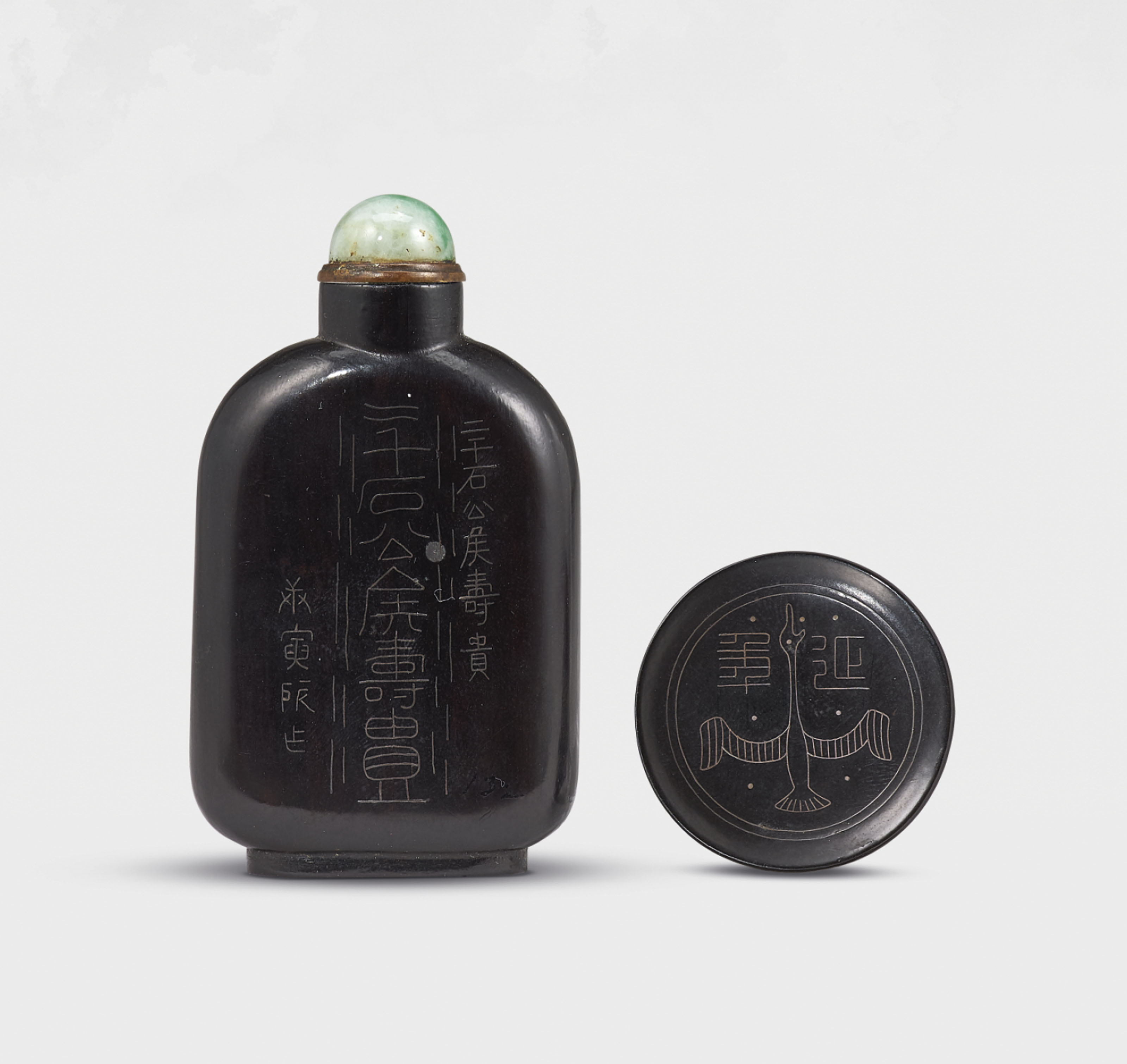 清1830-1880年青花蒼龍教子鼻煙壺（連內府侍右款青花龍鳳呈祥鼻煙碟