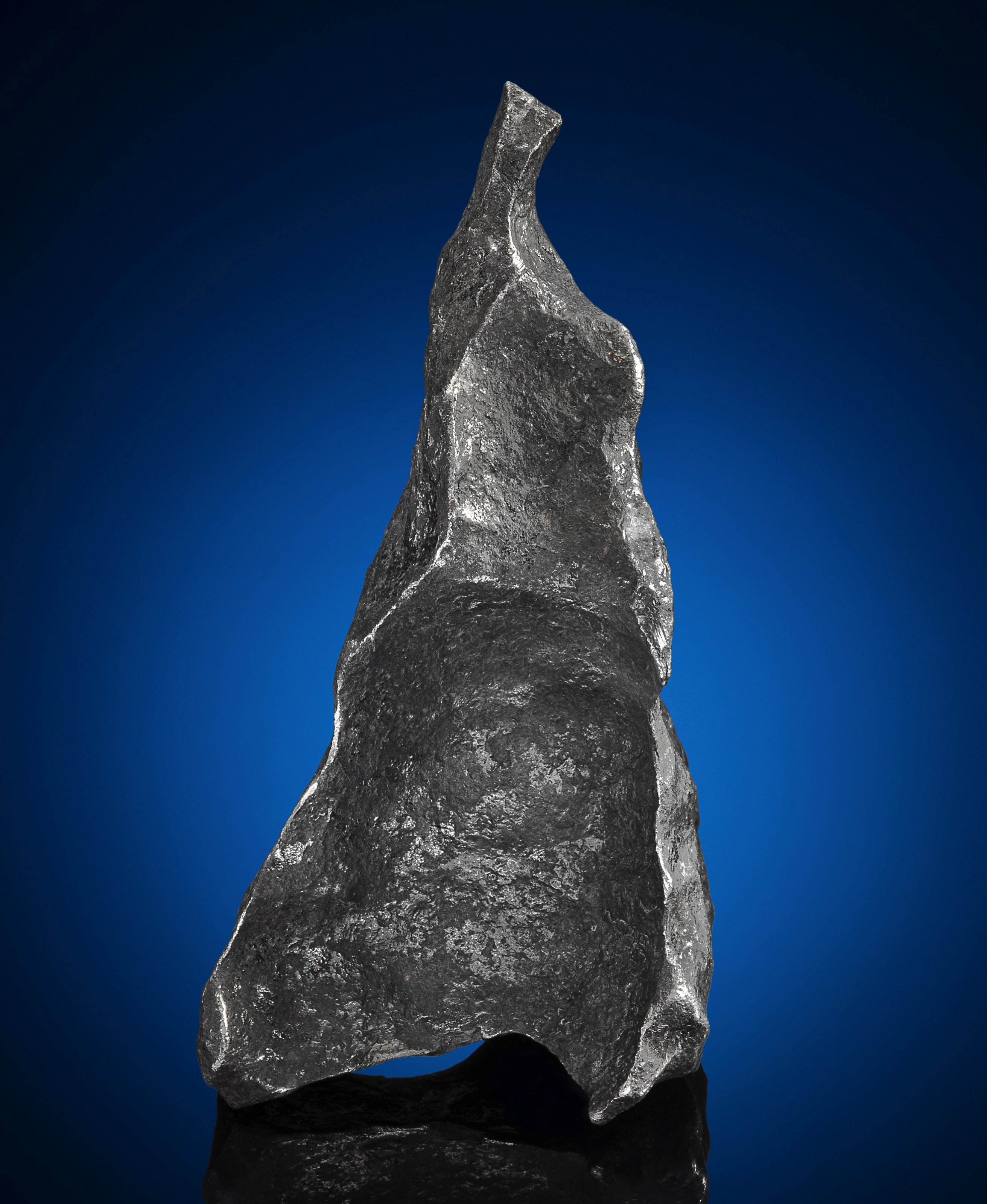 END PIECE OF DHOFAR 2066 — AN UNGROUPED CARBONACEOUS