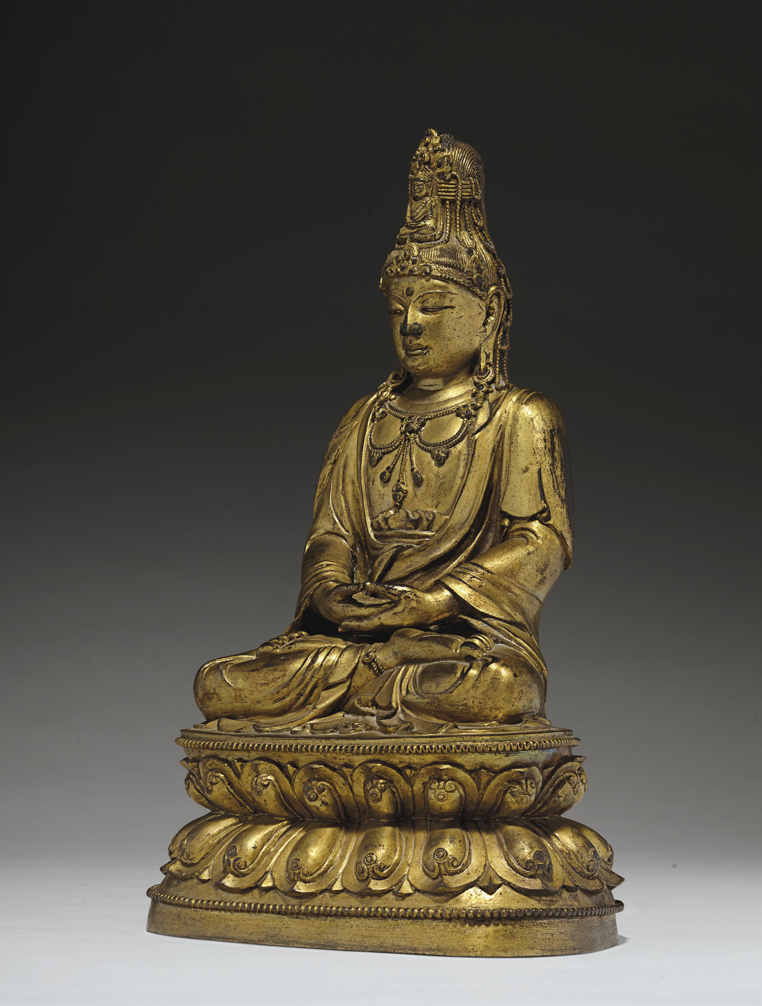A VERY RARE GILTBRONZE FIGURE OF SEATED GUANYIN , 17TH18TH CENTURY
