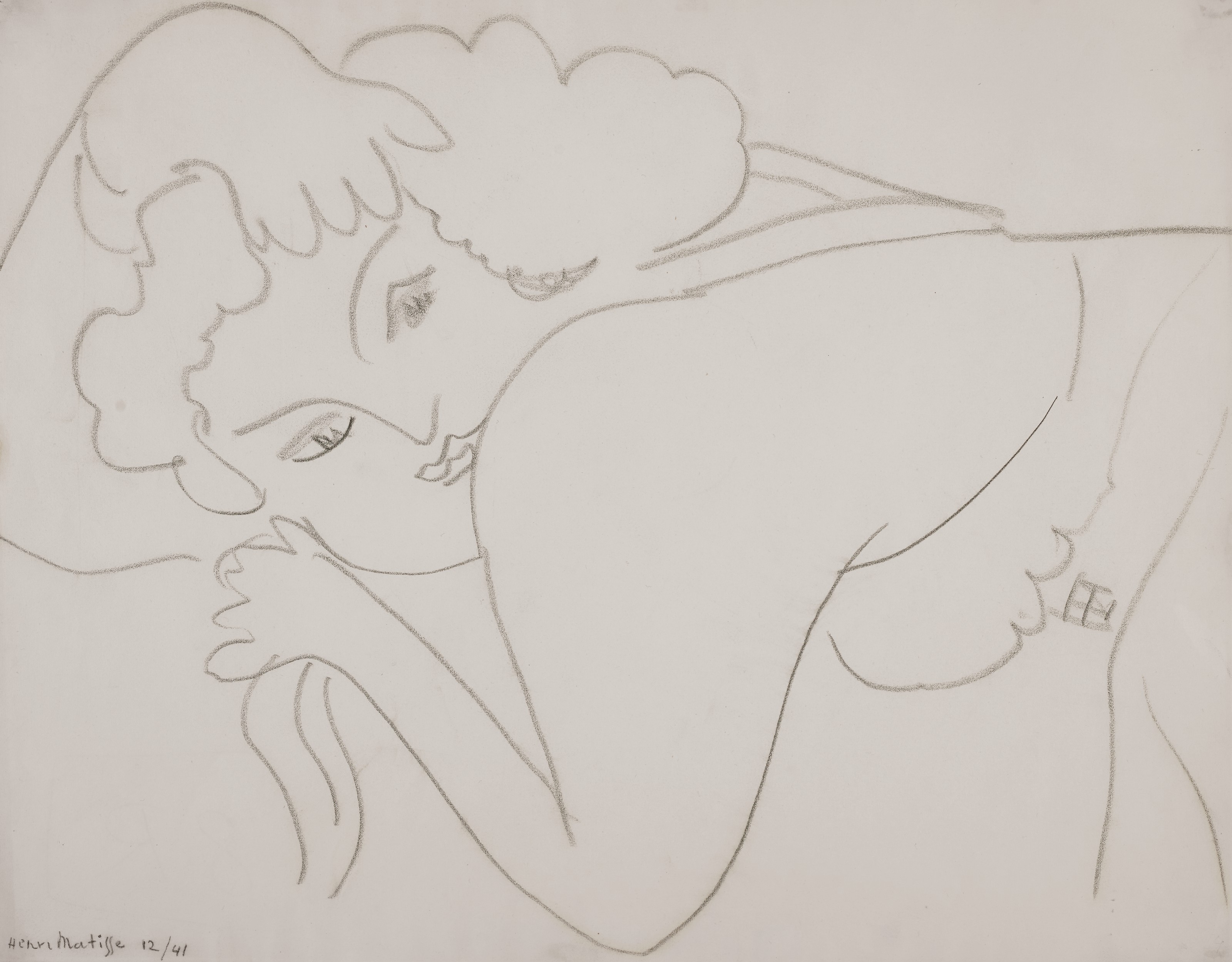 Jeune femme allongée