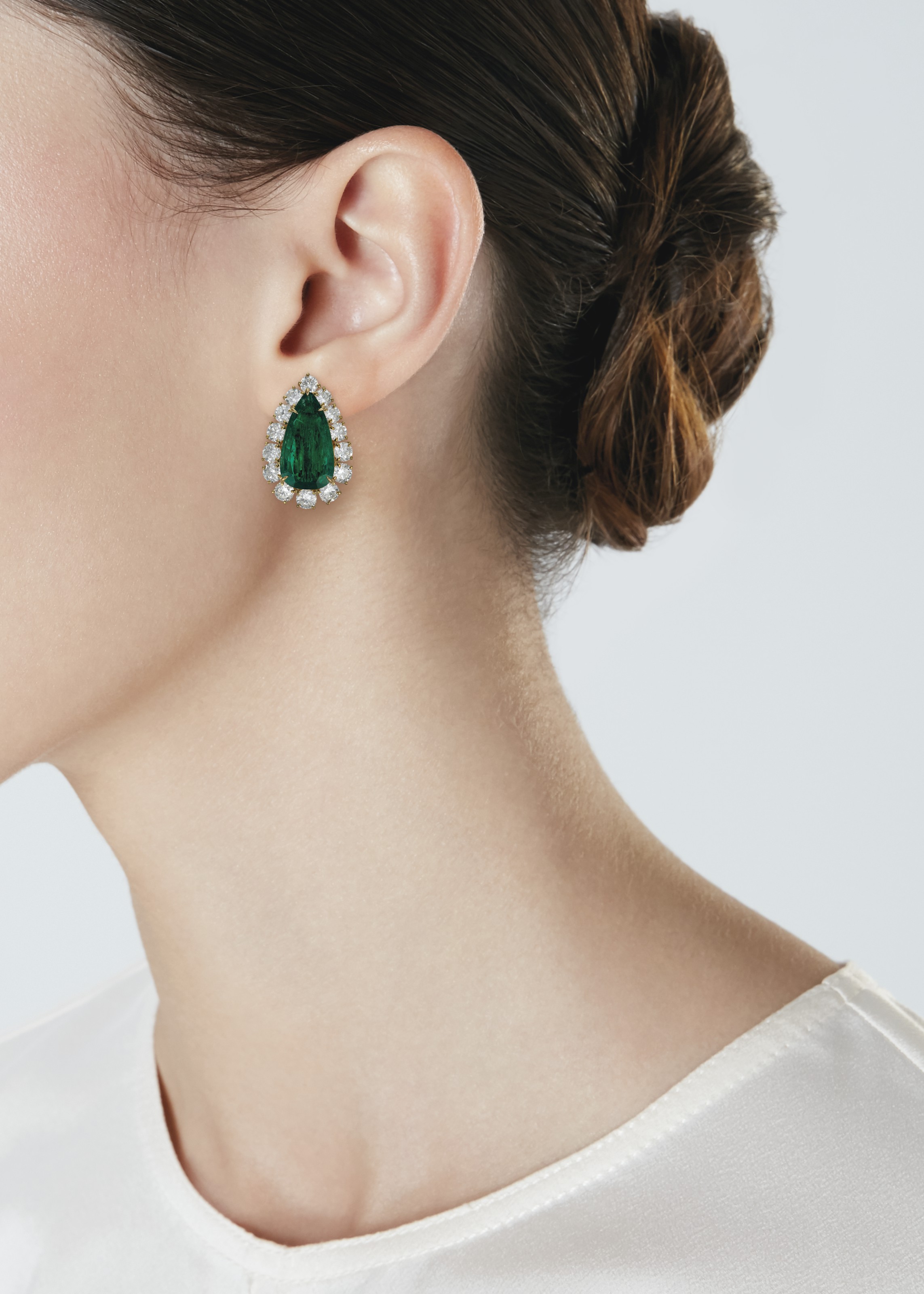 Harry winston emerald earrings on sale