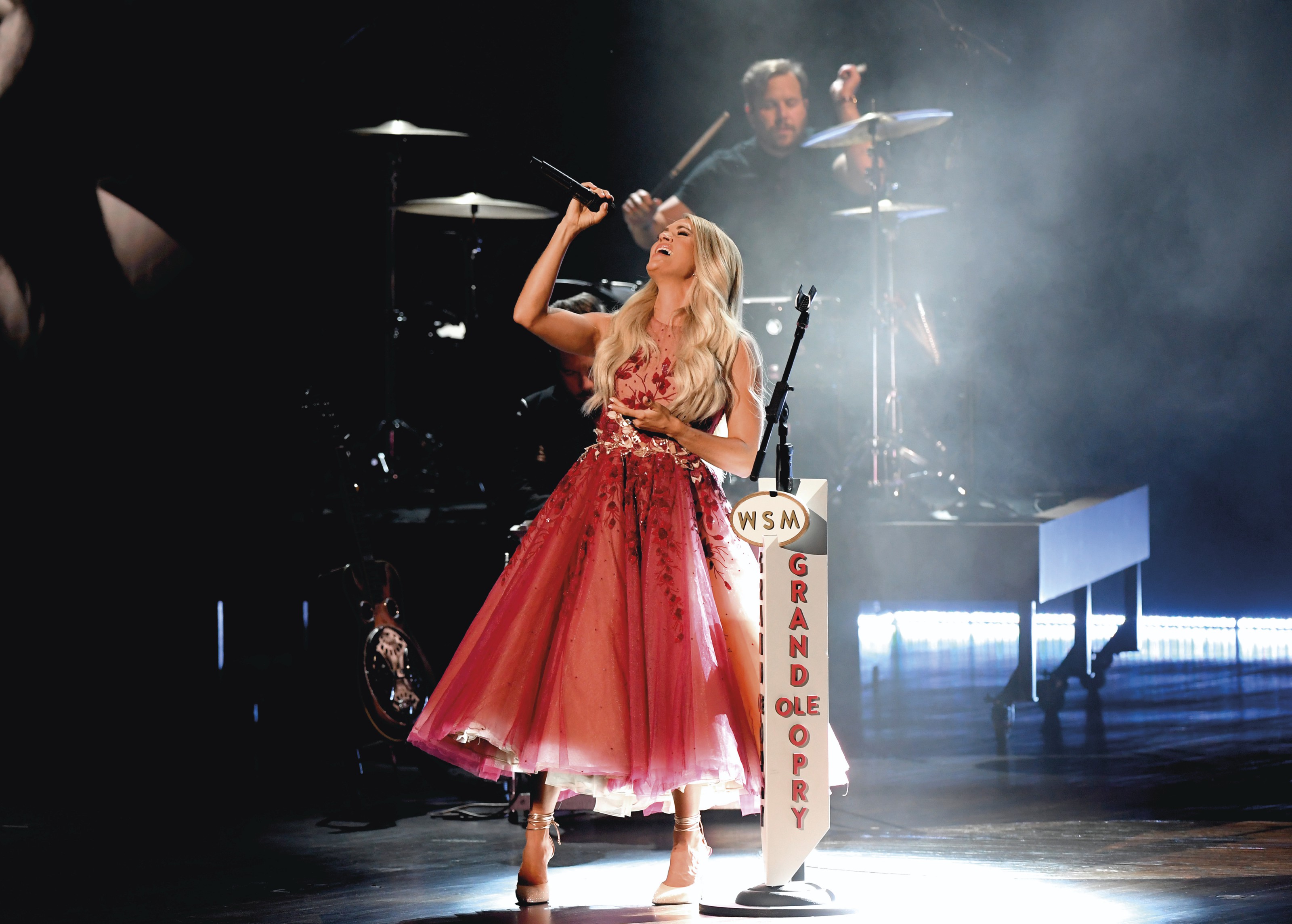 carrie underwood gold dress