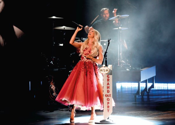 CARRIE UNDERWOOD, 55TH ACM AWARDS, 3 ENSEMBLES, 2020 | Christie's