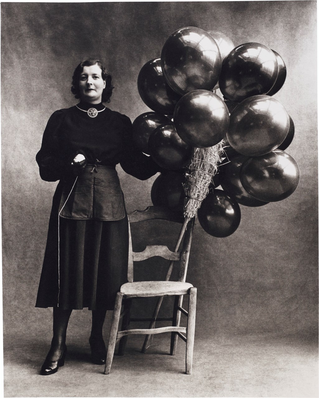 IRVING PENN (1917-2009), Marchande des Ballons, Paris ...