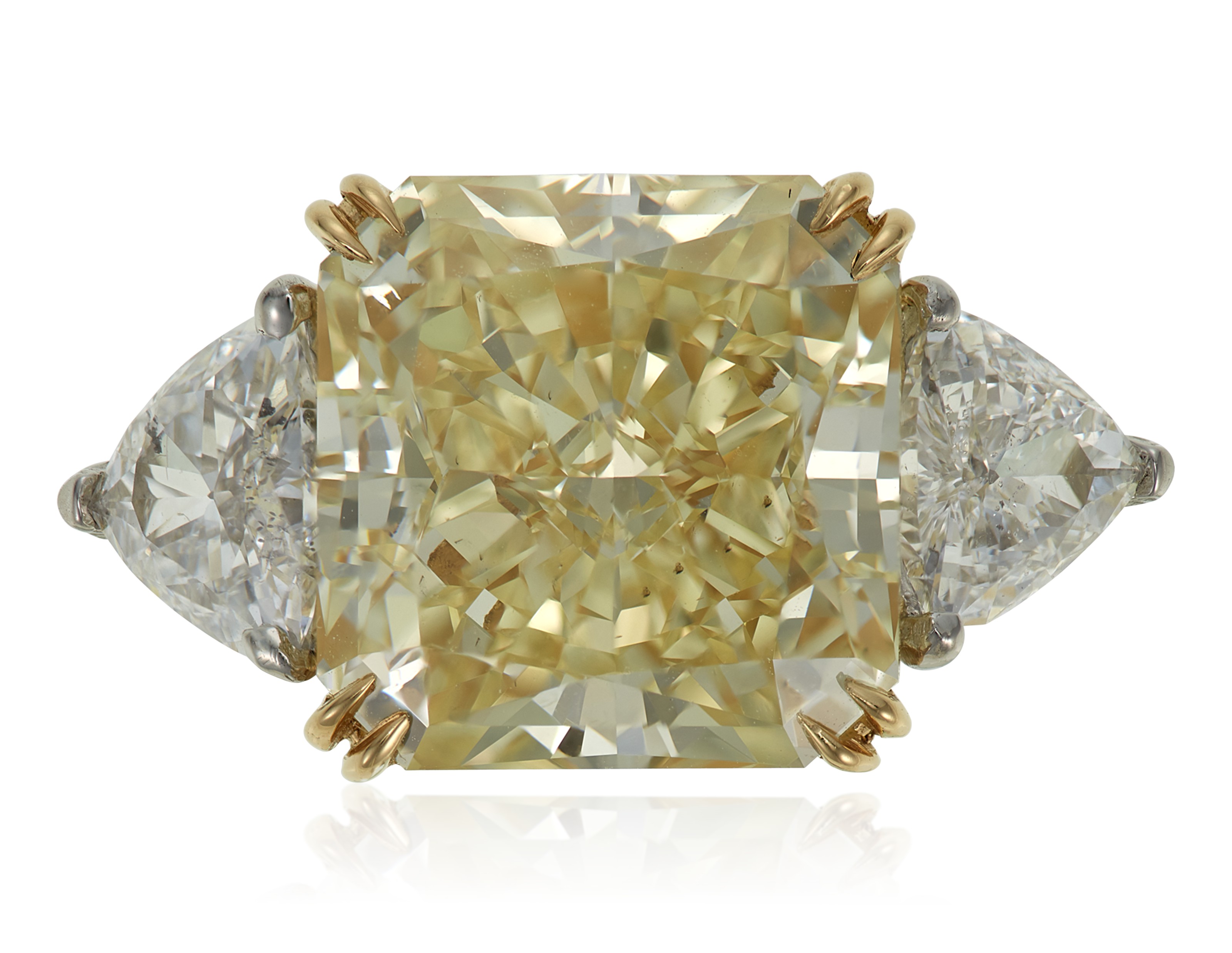 Fancy yellow diamond ring of 8.16 carats with GIA report. 1 square modified brilliant-cut diamond measuring 11.23 x 11.02 x 7.29 mm and weighing 8.16 carats. Estimate: $60,000-80,000. Offered in 
Jewels Online: Summer Sparkle, 12-27 August 2020, online