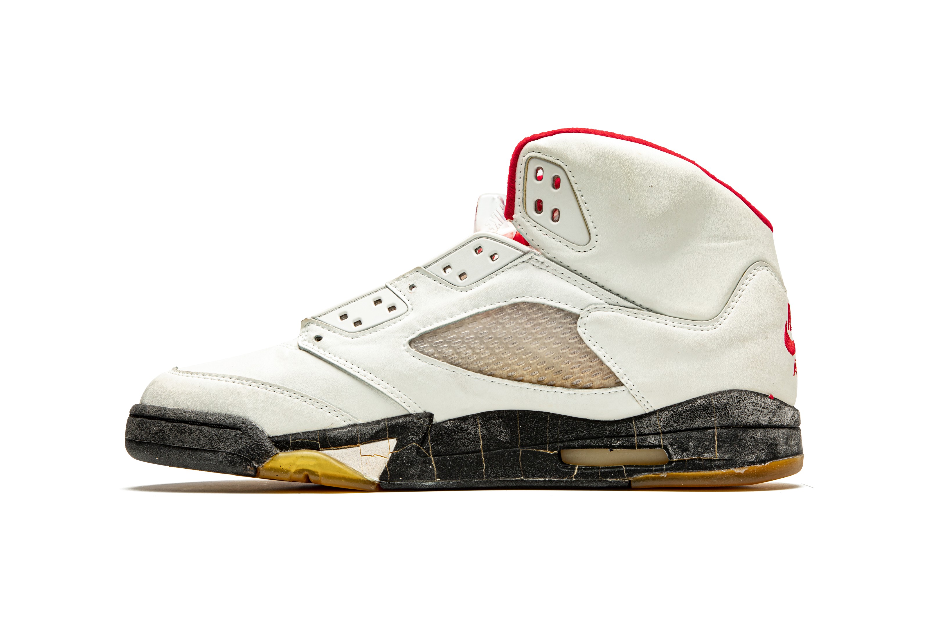 Jordan 5 fire red 1990 deals