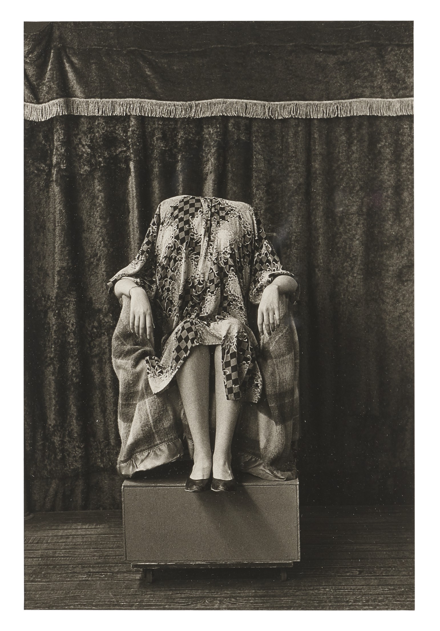 diane arbus 写真集 DIANE ARBUS (1923–1971), Headless Woman, Palisades Park, N.J.