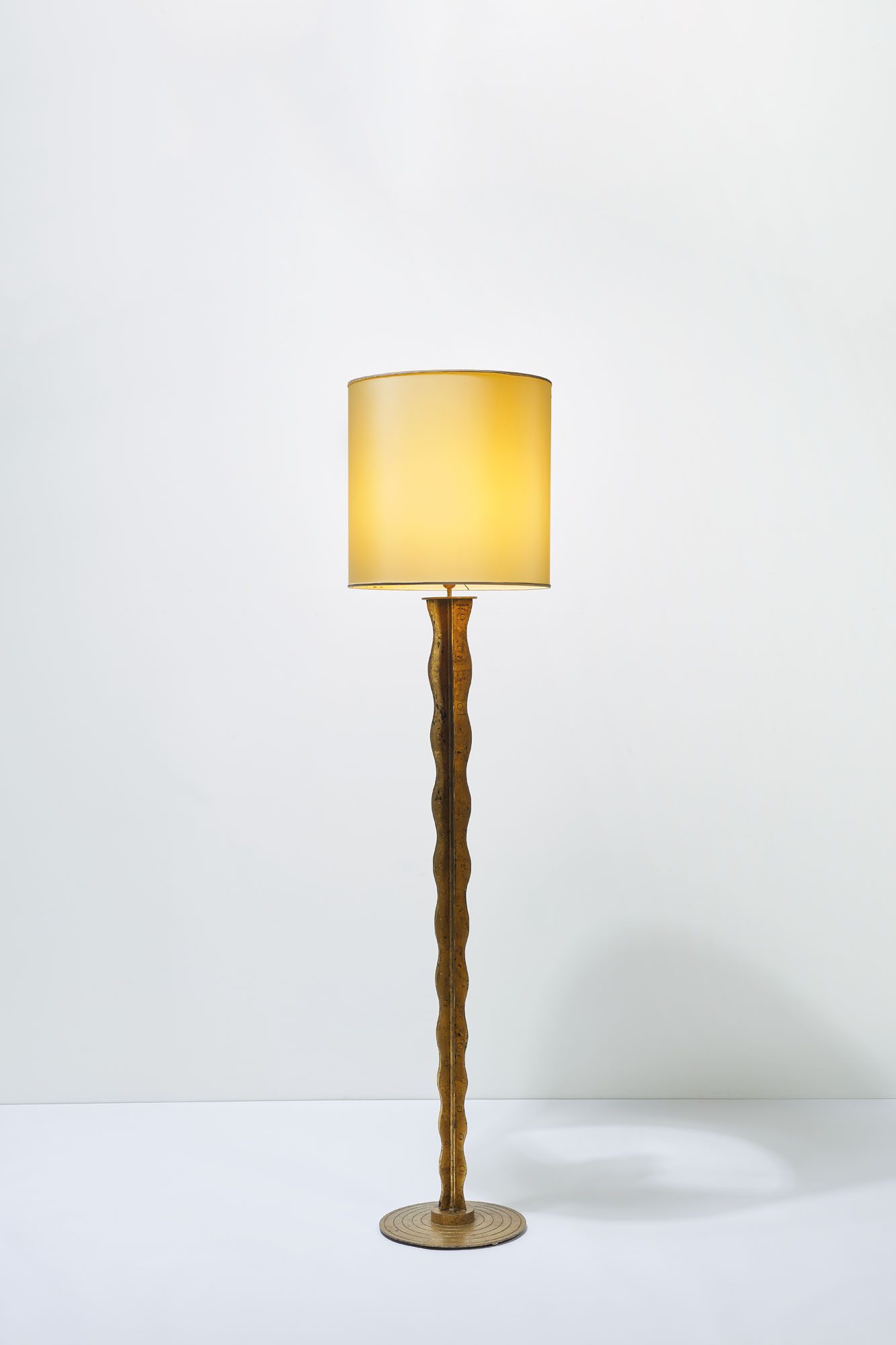 Marc du Plantier (1901-1975), Floor lamp, c. 1940. Patinated-gilt metal; fabric shade. With shade: 230 x 55.5 cm (90&frac12; x 21⅞ in). Estimate: &euro;90,000-120,000. Offered in Design&nbsp;on 2 December 2020 at Christie&rsquo;s in Paris