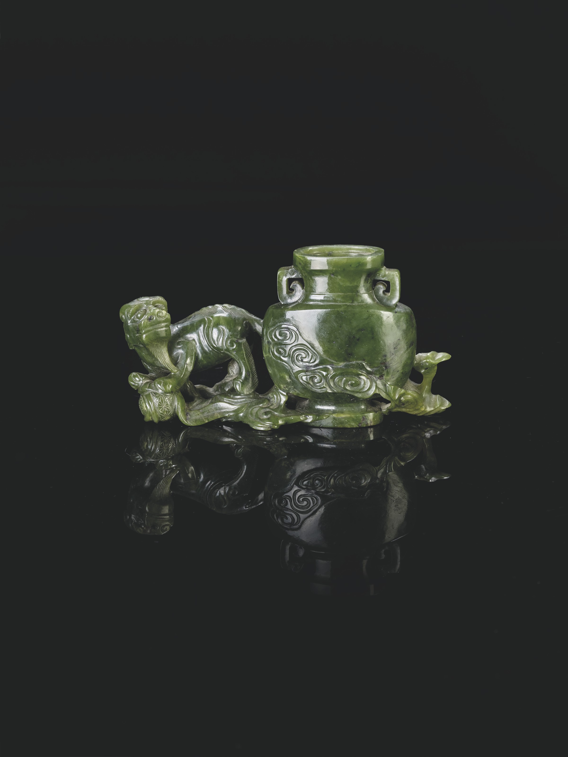 VASE EN JADE VERT EPINARD