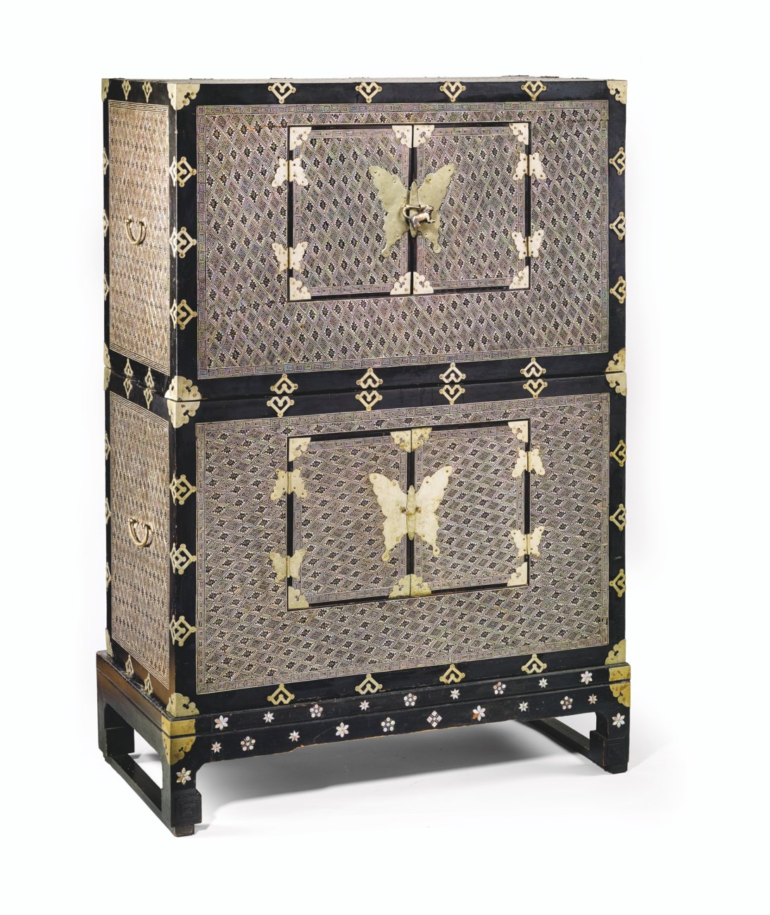 CABINET EN LAQUE INCRUSTE DE NACRE