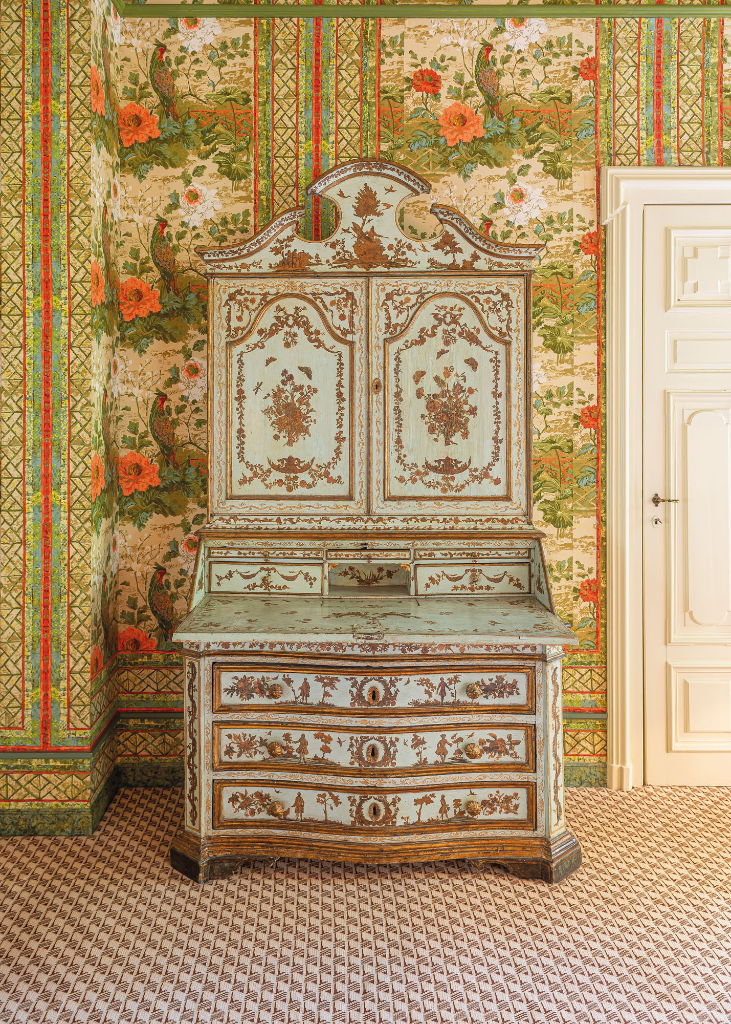 BUREAU SCRIBAN DU XVIIIe SIECLE , ITALIE DU NORD | Christie's