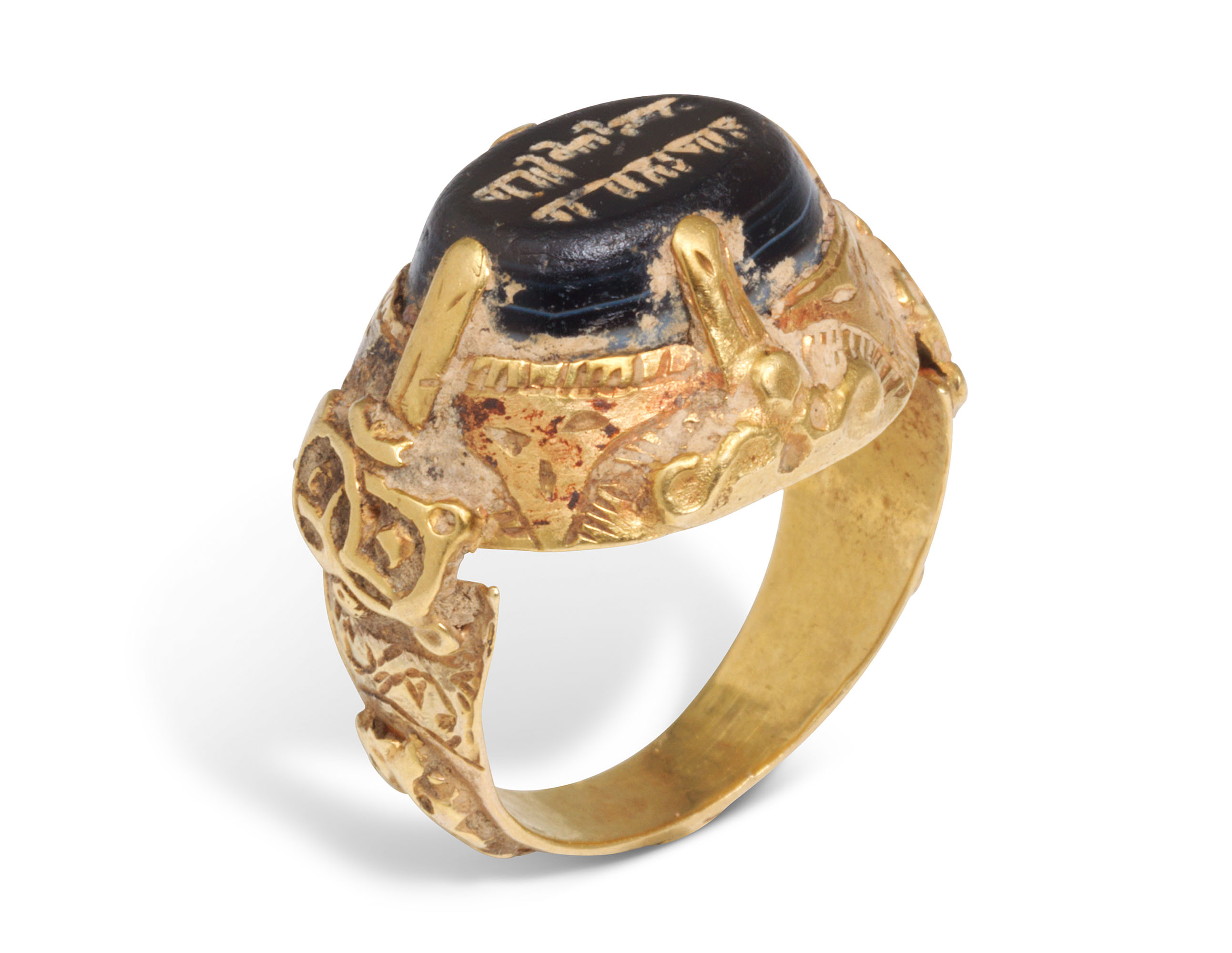 A GOLD RING WITH INSCRIBED SEAL, SELJUK IRAN, 12TH/13TH CENTURY 