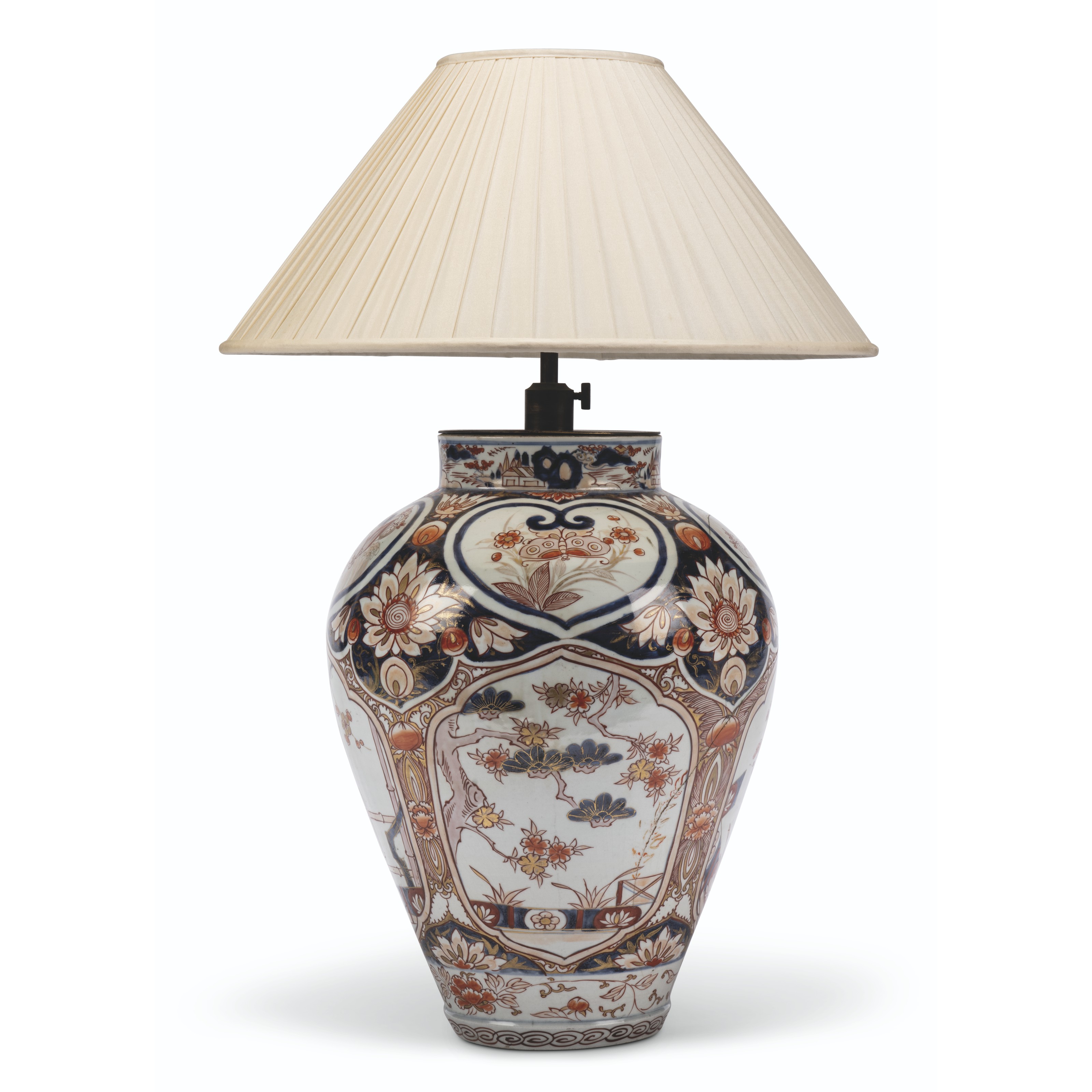 A JAPANESE IMARI VASE, MOUNTED AS A LAMP, EDO PERIOD (LATE 17TH CENTURY