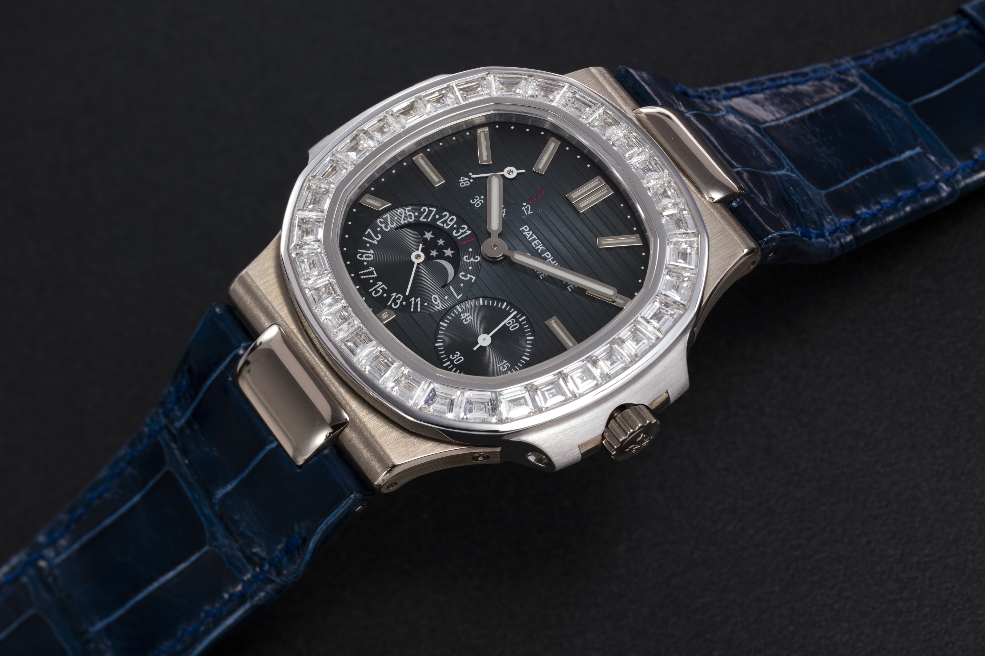 PATEK PHILIPPE REF. 5722G 001 A GOLD NAUTILUS MOON PHASE WITH CALENDAR