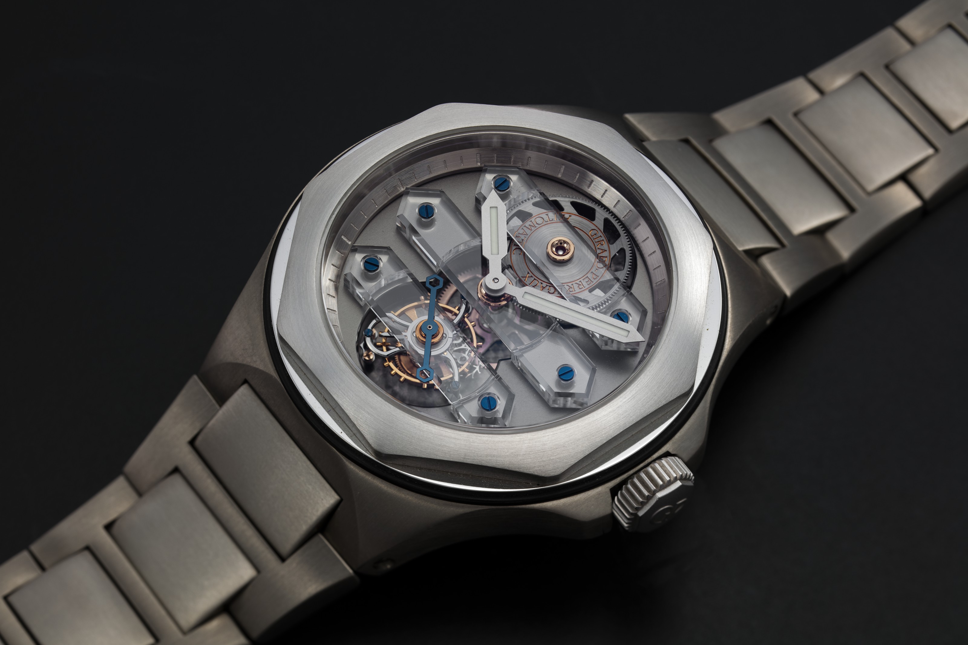 GIRARD-PERREGAUX, A TITANIUM AND PLATINUM TONNEAU-SHAPED LAUREATO