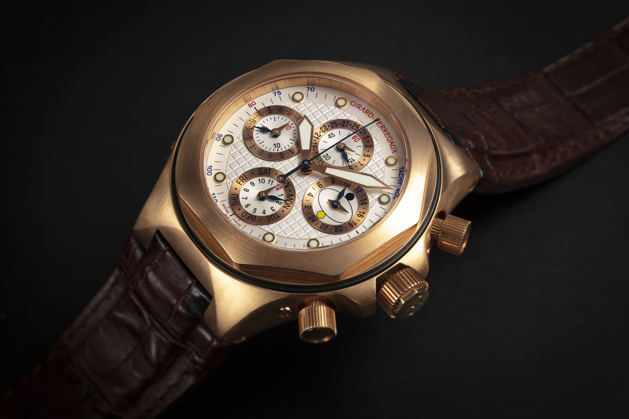 GIRARDPERREGAUX, LAUREATO EVO 3 REF. 90190, A GOLD AUTOMATIC PERPETUAL