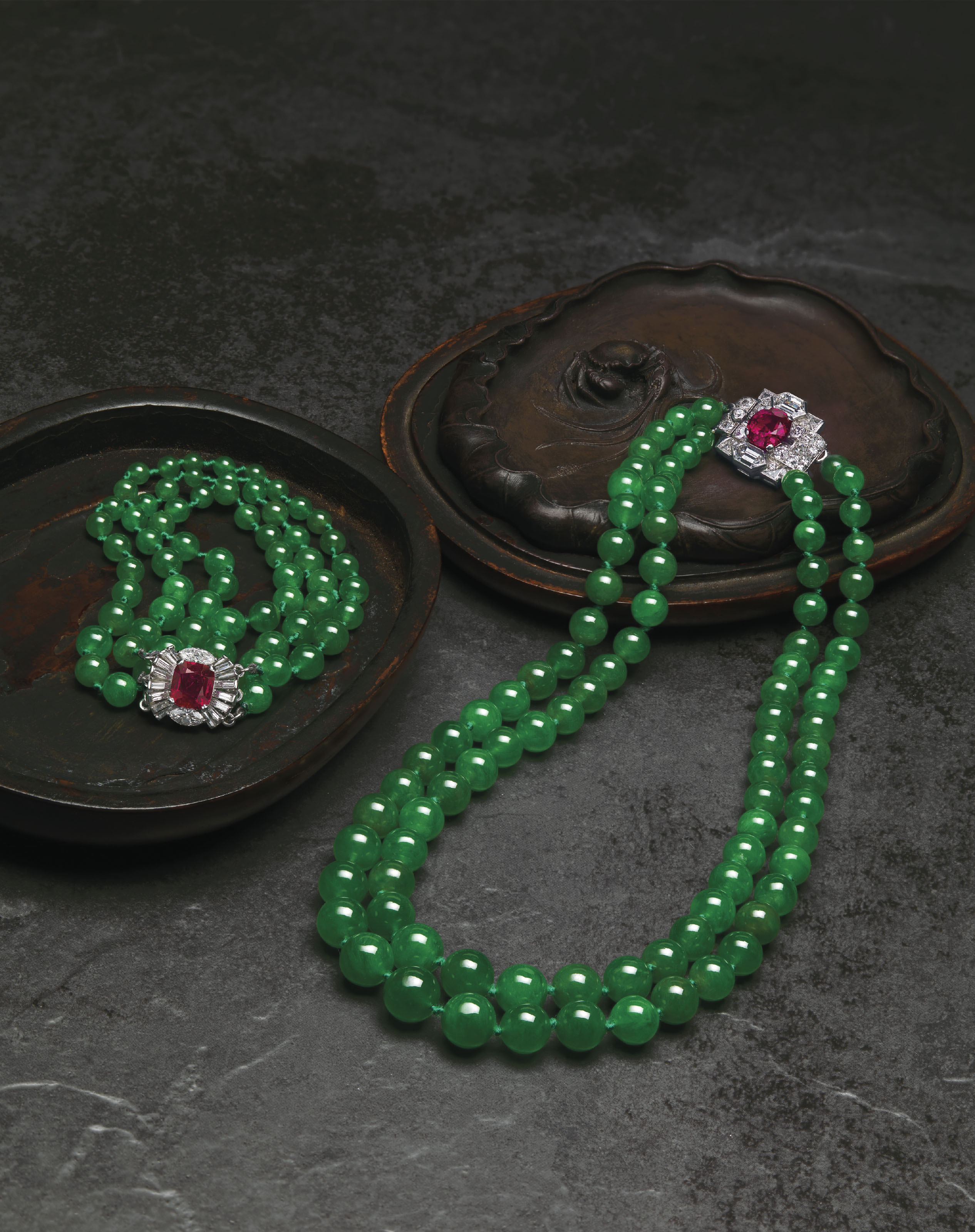 Cartier jade outlet necklace