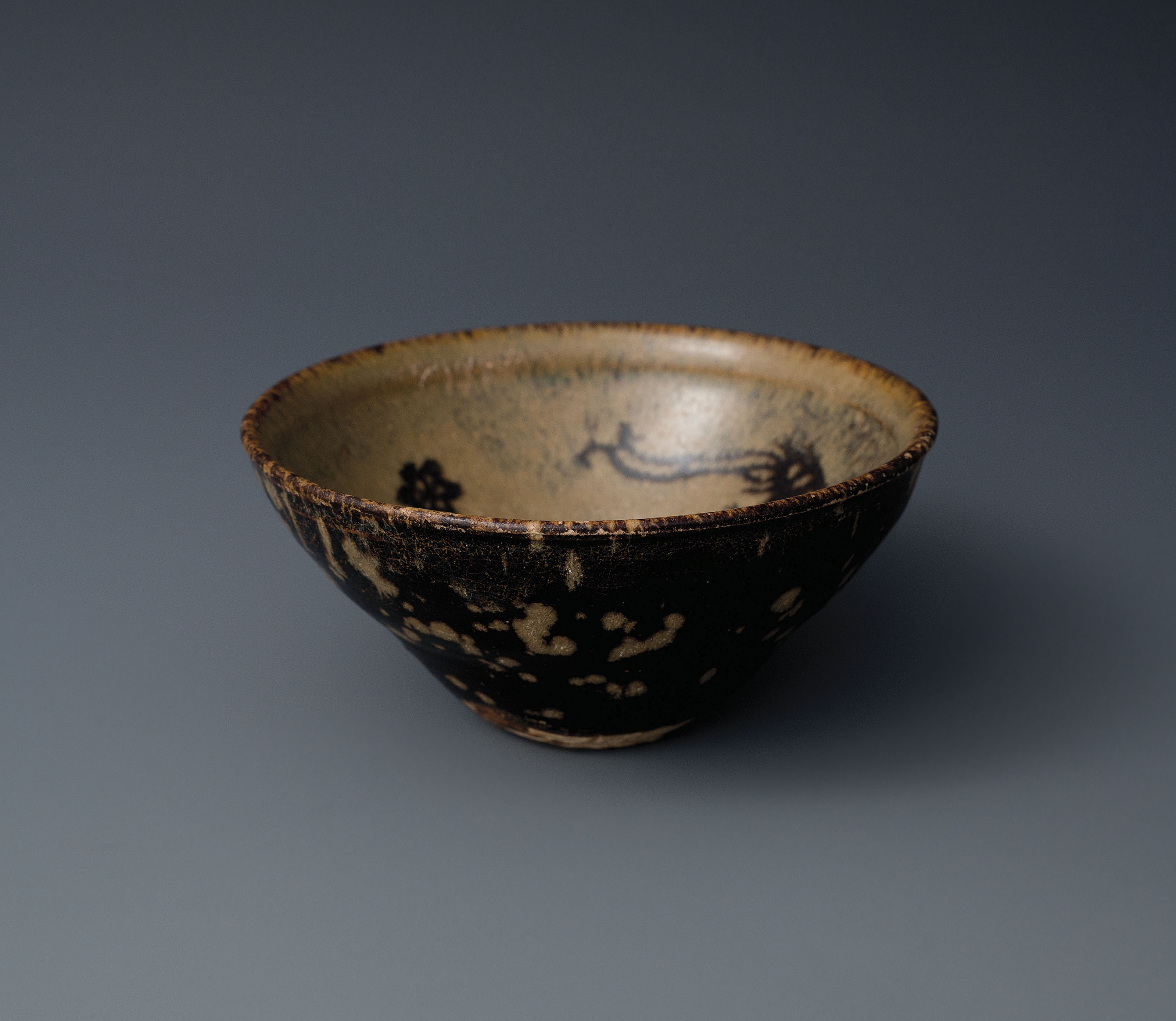 南宋龍泉窯粉青釉荷葉式小蓋罐, SOUTHERN SONG DYNASTY (1127