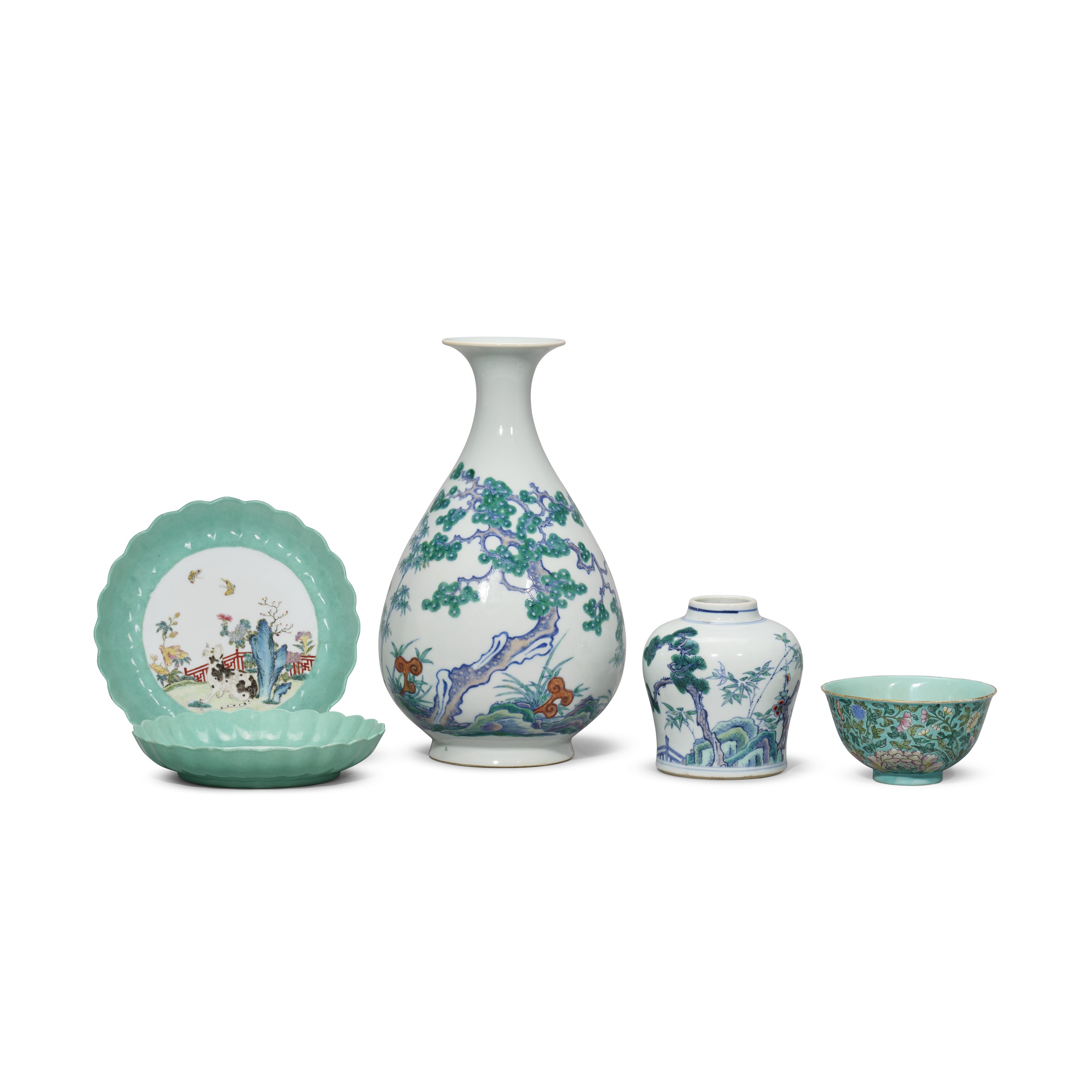 清嘉慶粉彩癩瓜紋盌一對, JIAQING SIX-CHARACTER SEAL MARKS IN