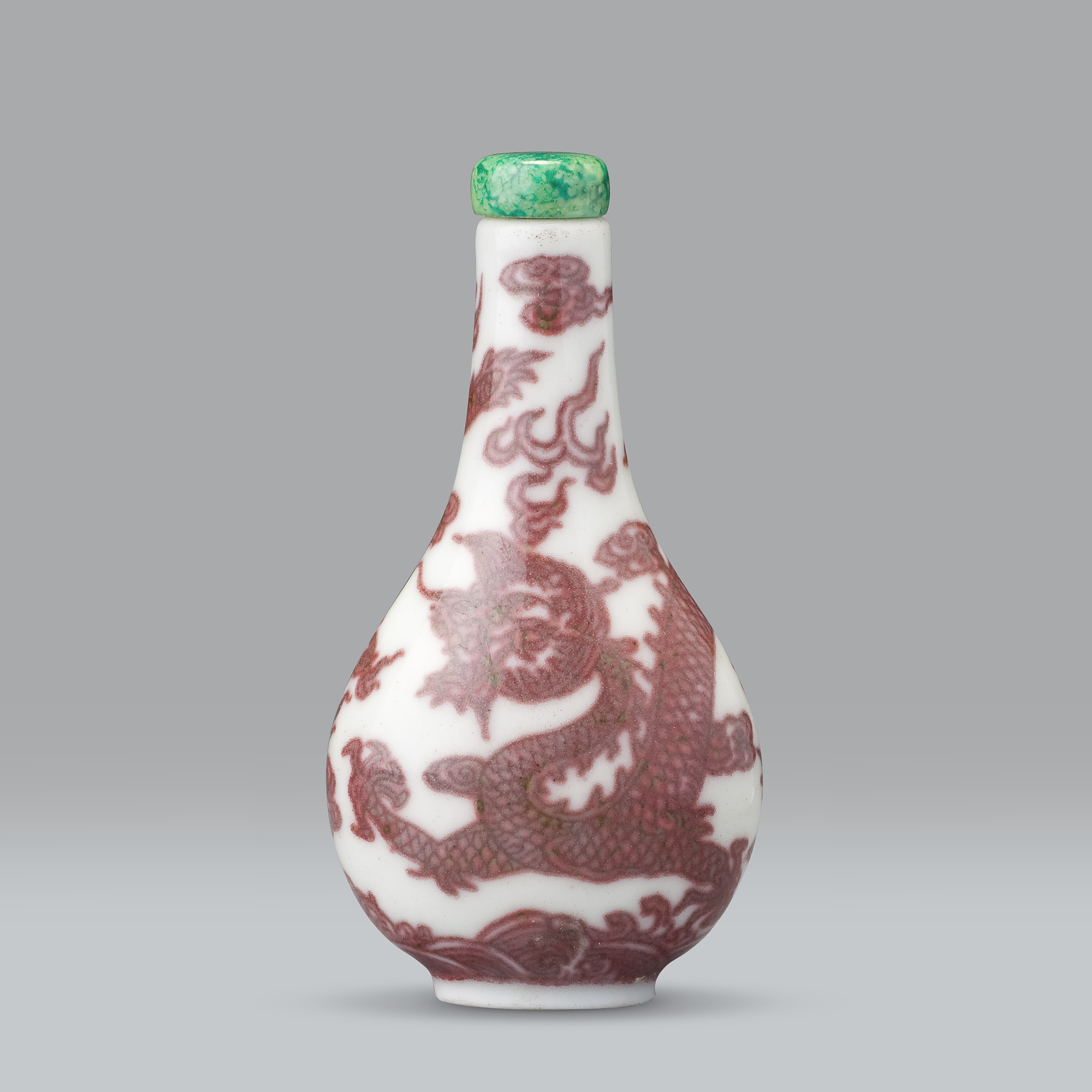 清1770-1800年釉里红龙纹鼻烟壶, QING DYNASTY, 1770-1800 | Christie's