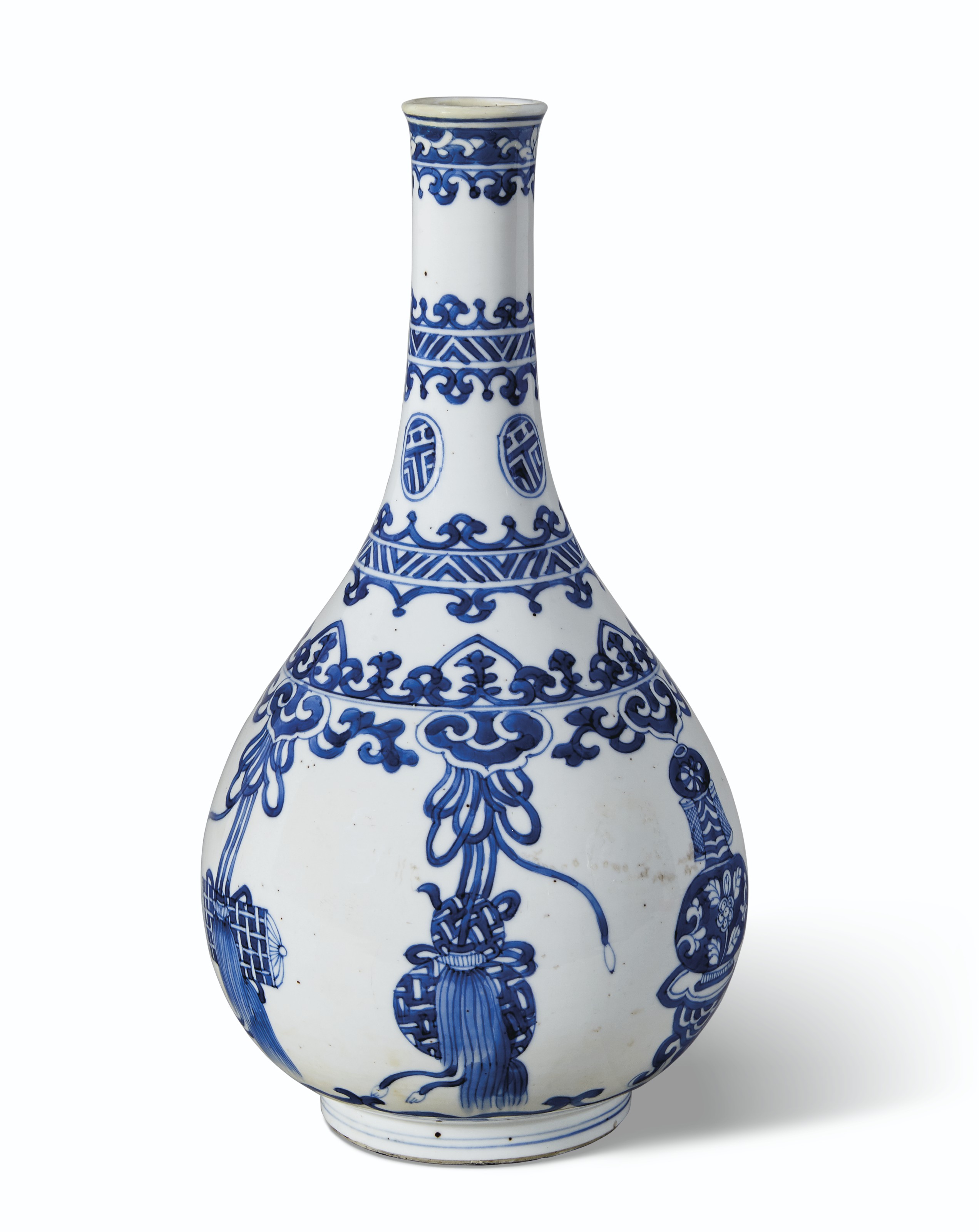 A BLUE AND WHITE BOTTLE VASE, KANGXI PERIOD (1662-1722) | Christie's