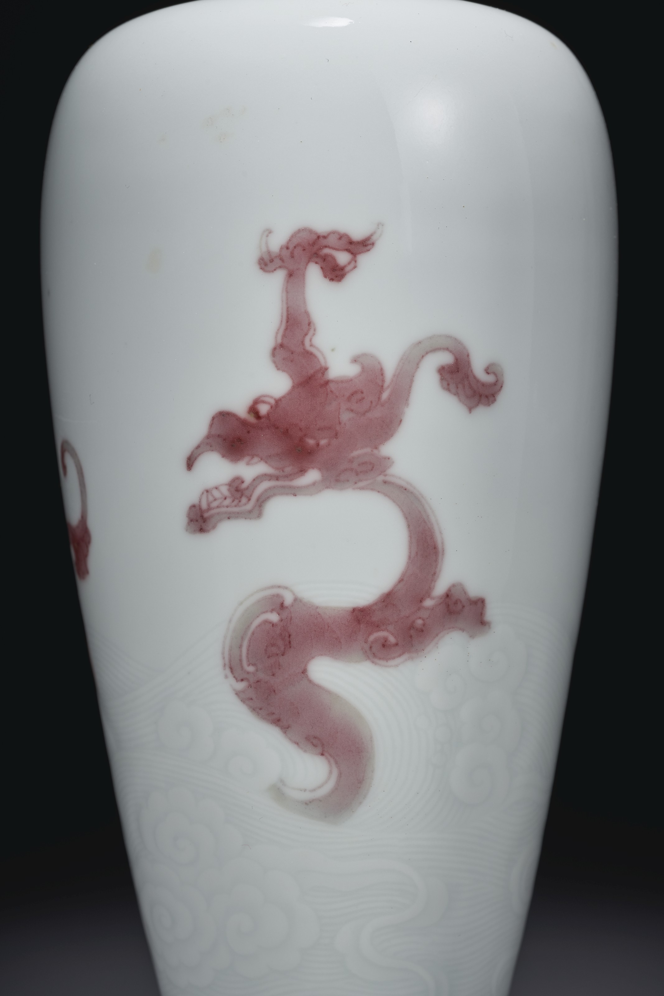 escapar tenga en cuenta Inmoralidad AN EXTREMELY RARE COPPER-RED-DECORATED 'DRAGON' VASE, SANXIANPING