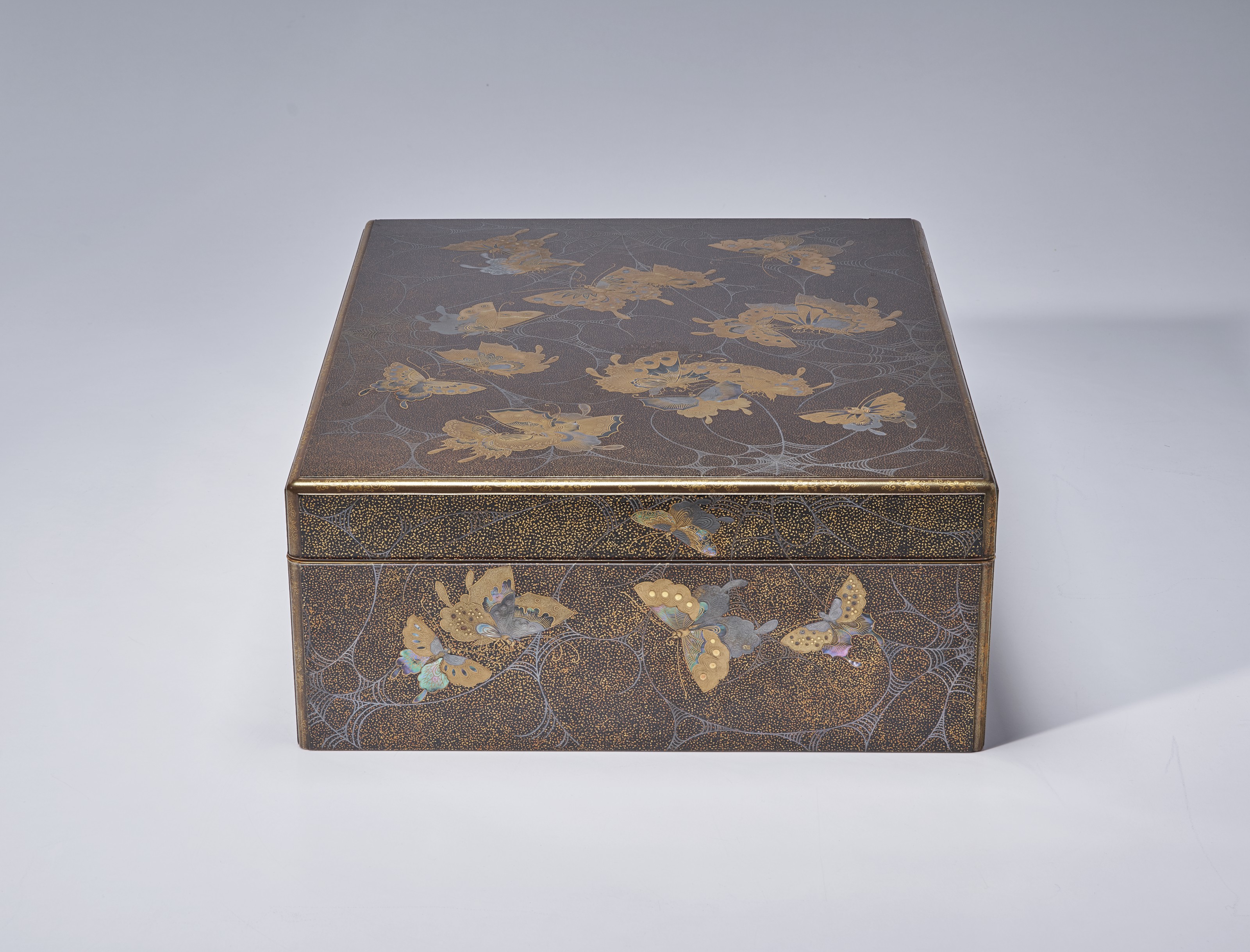 A SOFT-METAL-INLAID IRON VASE, EDO-MEIJI PERIOD (19TH