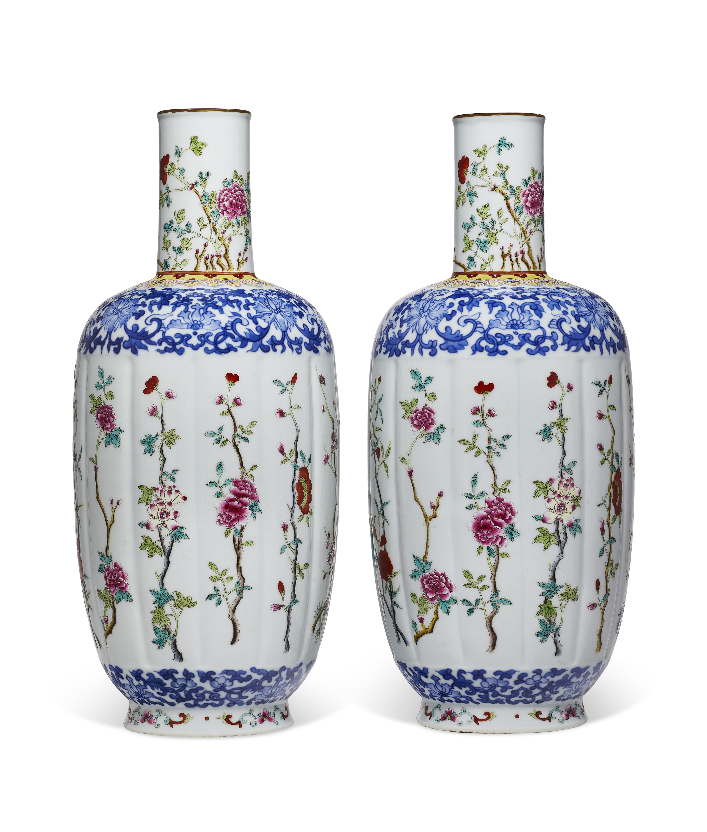 中国清十八世纪红釉长颈瓶, CHINA, 18TH CENTURY | Christie's