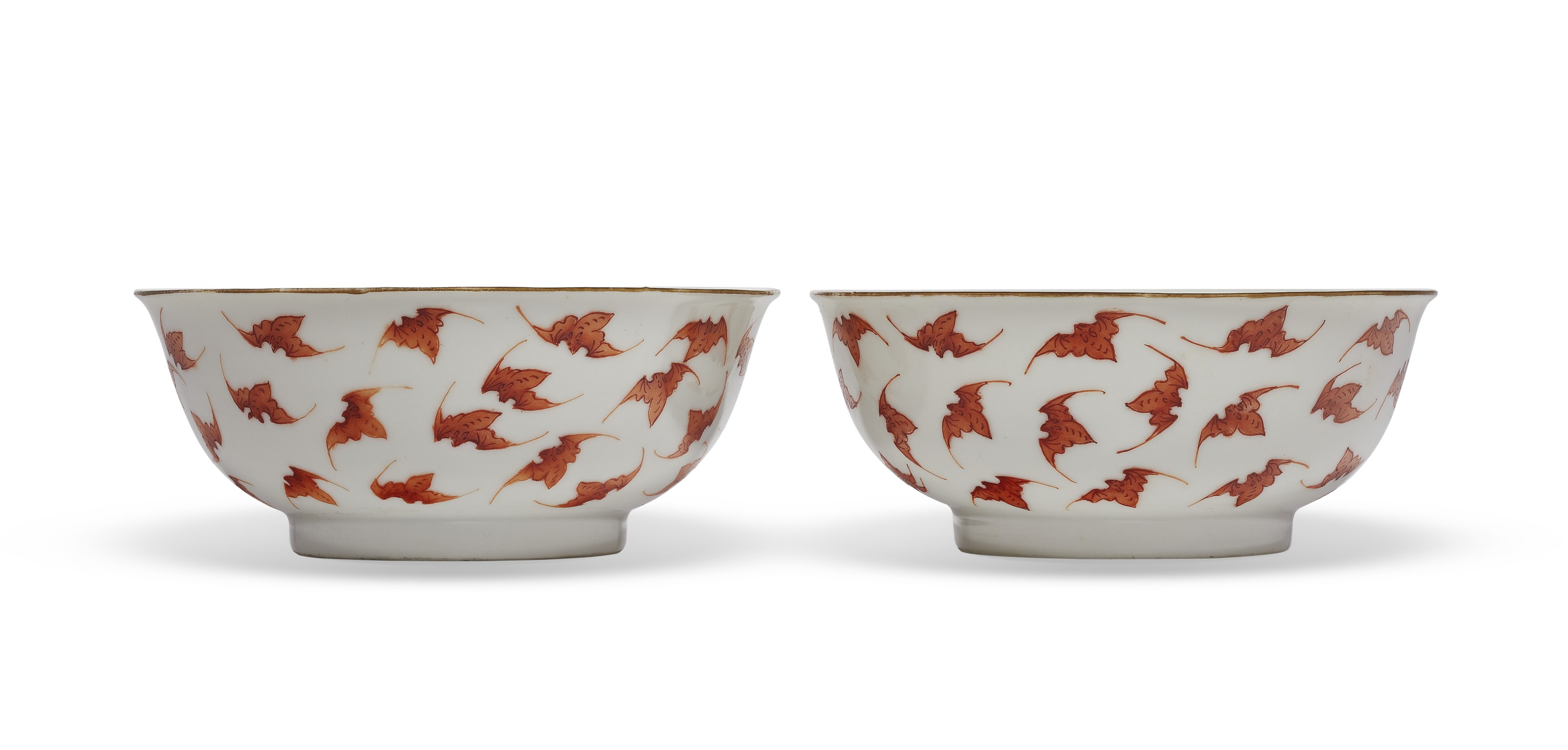 中国晚明十六/十七世纪初蓝釉堆塑螭龙纹蒜头瓶, CHINA, LATE MING