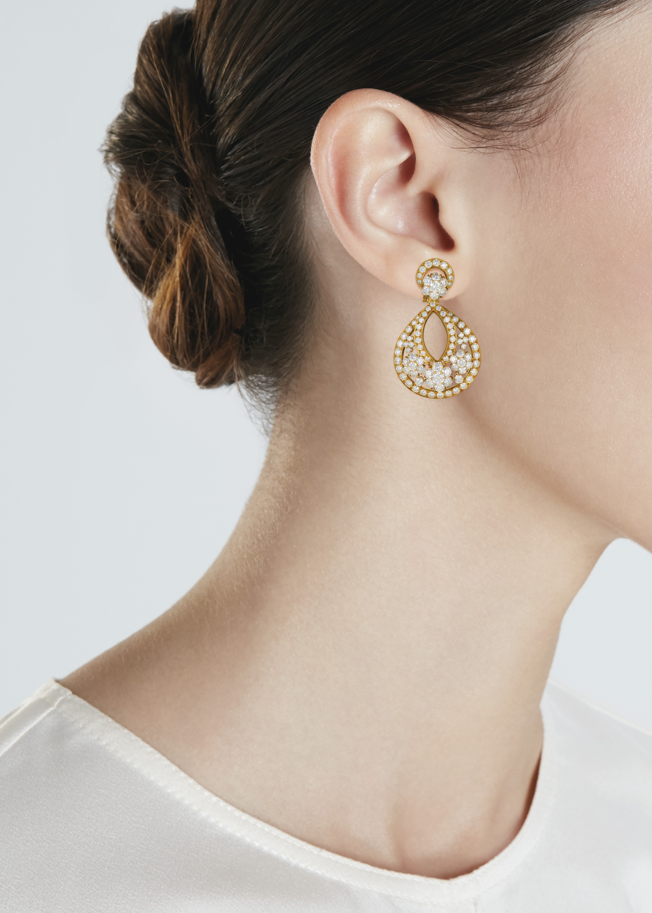 Van Cleef Arpels South Korean Actress Doona Bae Wearing Van, 51 OFF