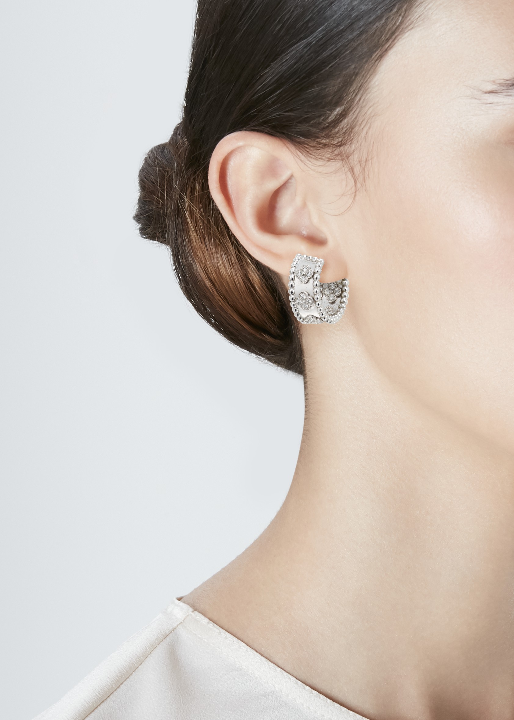 Van cleef perlee cheap hoop earrings