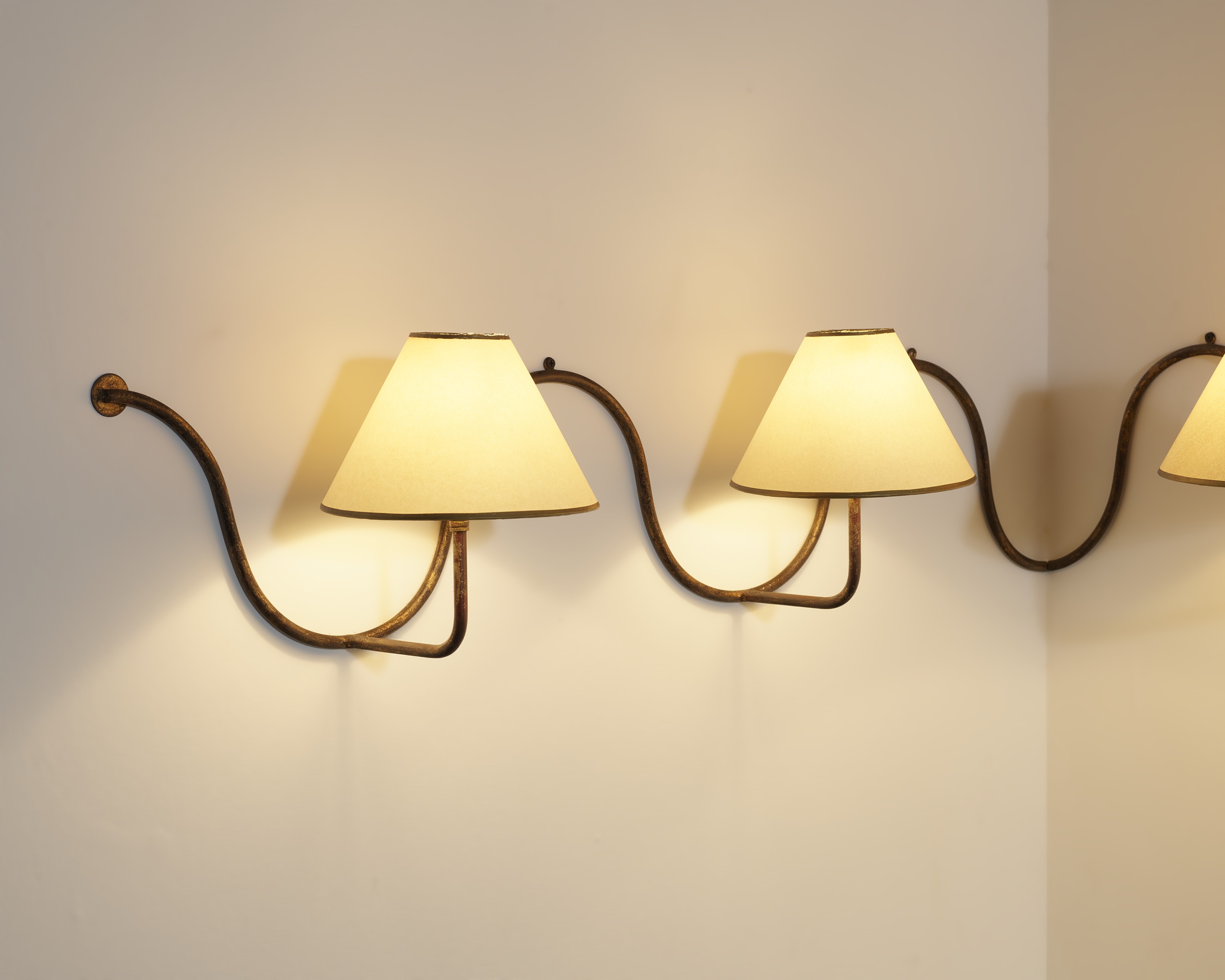 JEAN ROYÈRE (1902-1981), Important 'Ondulation' Corner Wall Light