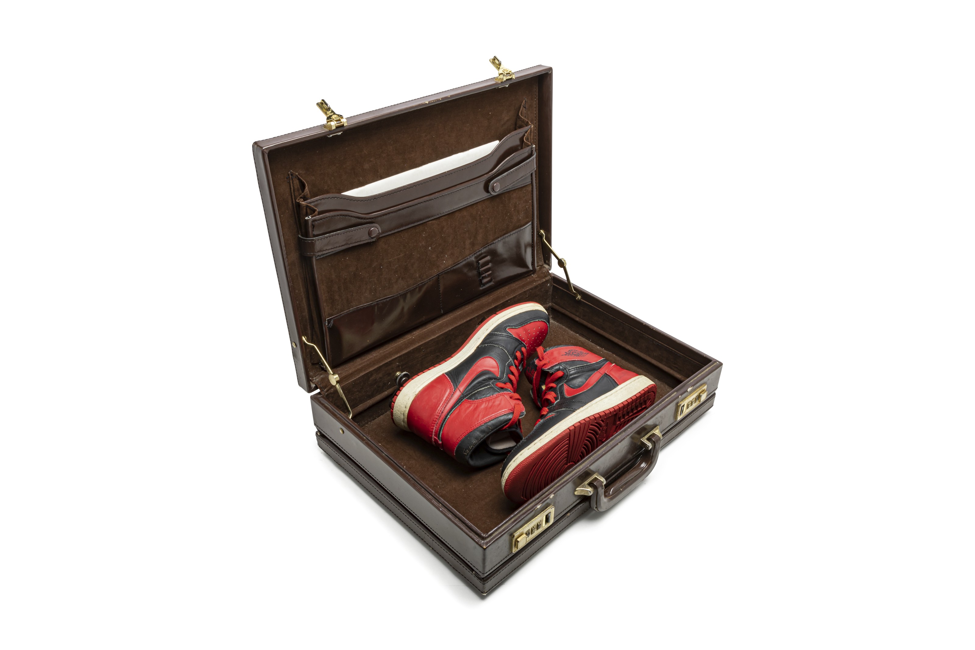 Jordans that come in a 2024 suitcase