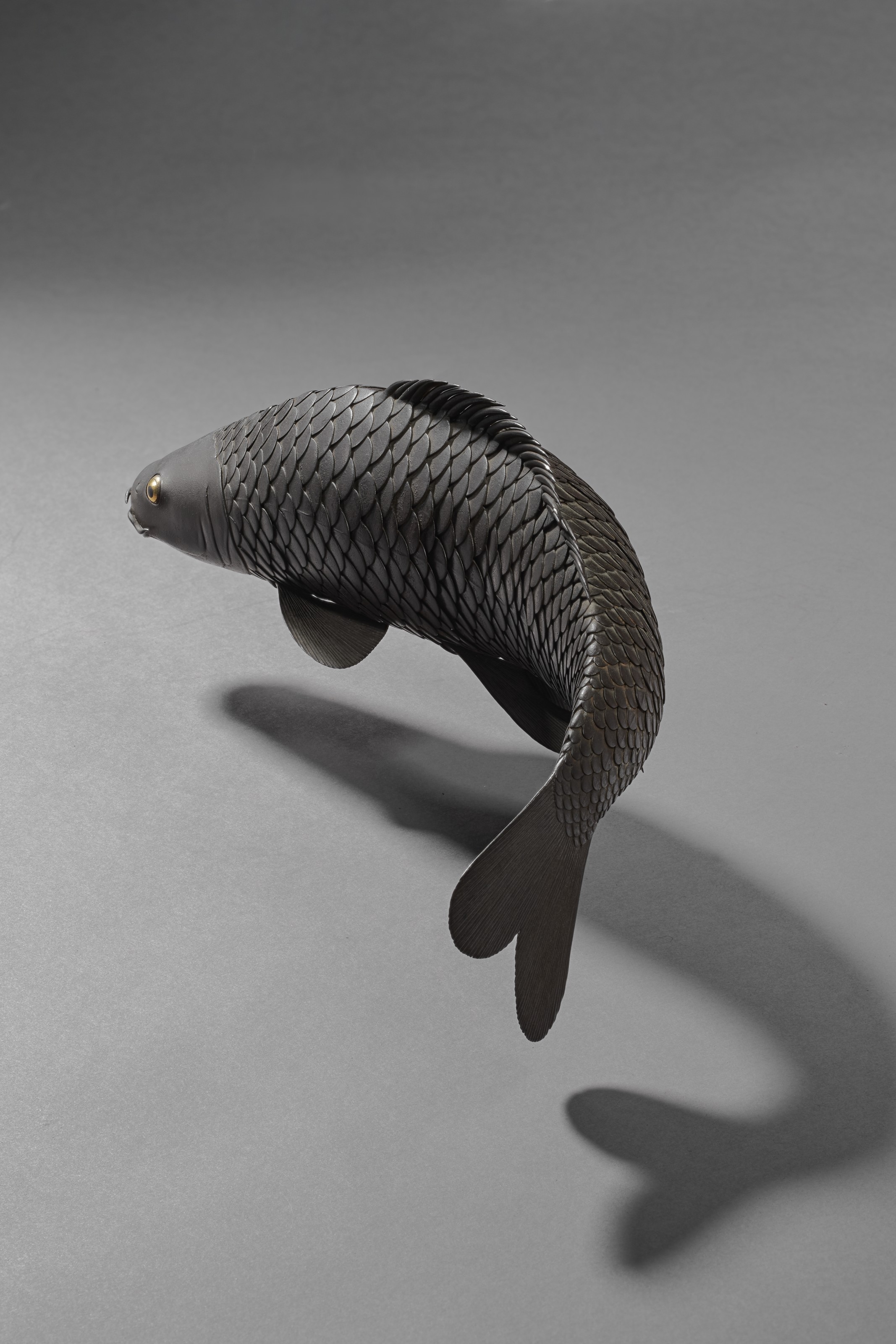 1977年製 金属製魚彫刻 1977年製 金属製魚彫刻 - メルカリ