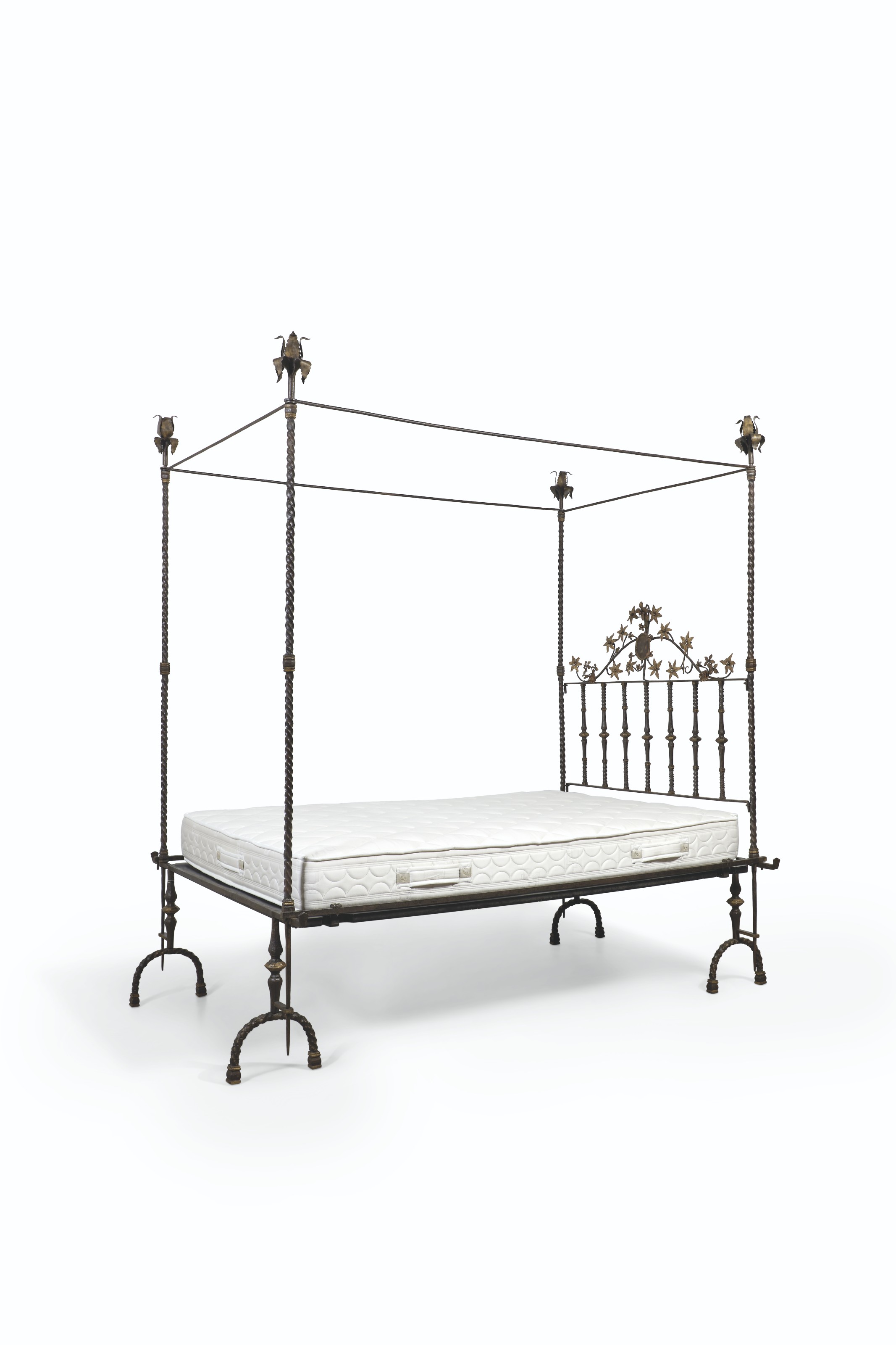 LIT A BALDAQUIN BAROQUE, PROBABLEMENT SICILE, XVIIIe SIECLE | Christie's, image size:2133x3200