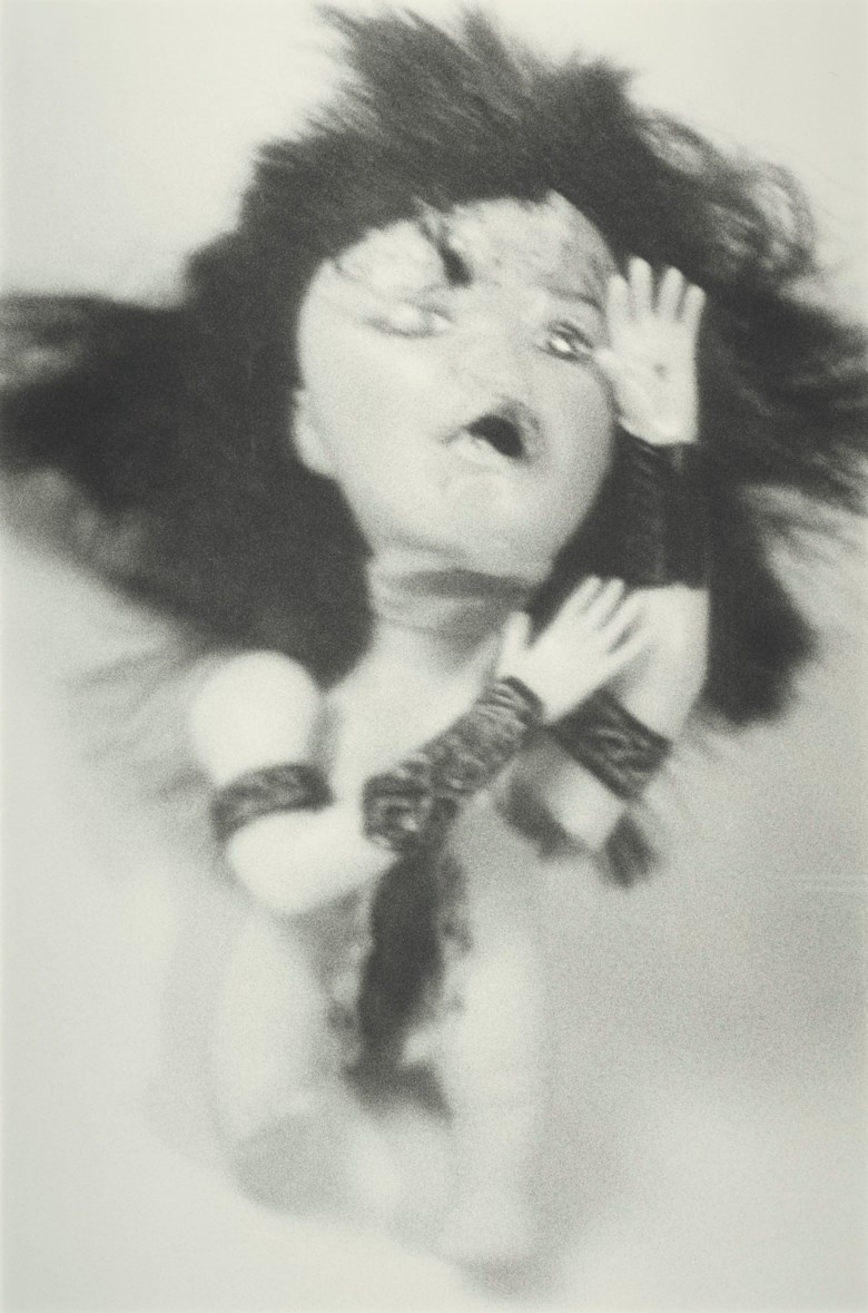 Cindy Sherman (b. 1954), Untitled, 1999. Gelatin silver print, mounted on board. Image 38½ x 25½ in (98 x 65 cm). Sheetmount 45¼ x 32½ in (115 x 82.5 cm). Estimate €6,000-8,000. Offered in Collection Marion Lambert on 25 May 2021 at Christie’s in Paris
