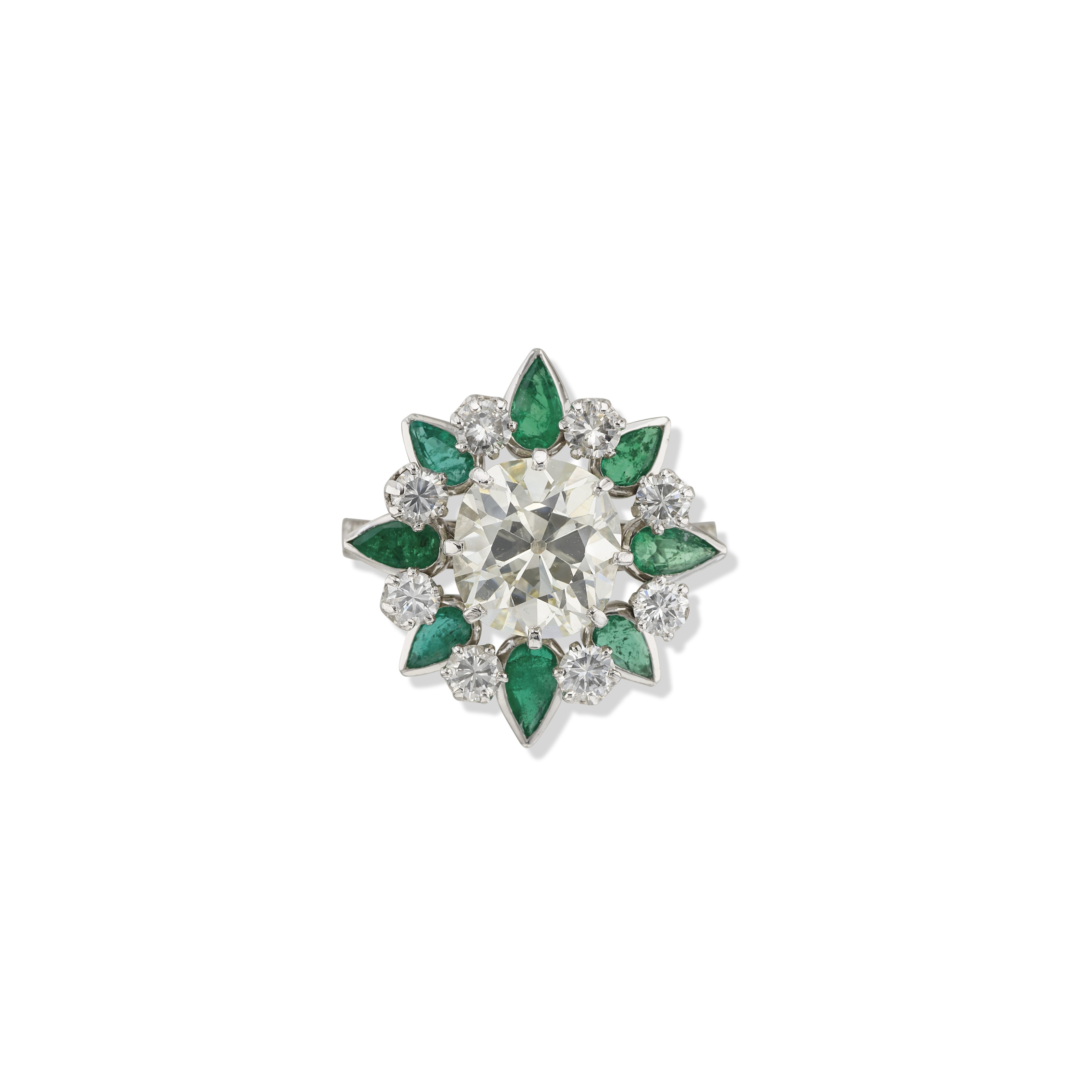Diamond and emerald ring by&nbsp;Ren&eacute; Boivin. Estimate: &euro;25,000-30,000. Offered in&nbsp;Joaillerie Paris&nbsp;until 14 December 2021 at Christie&rsquo;s Online