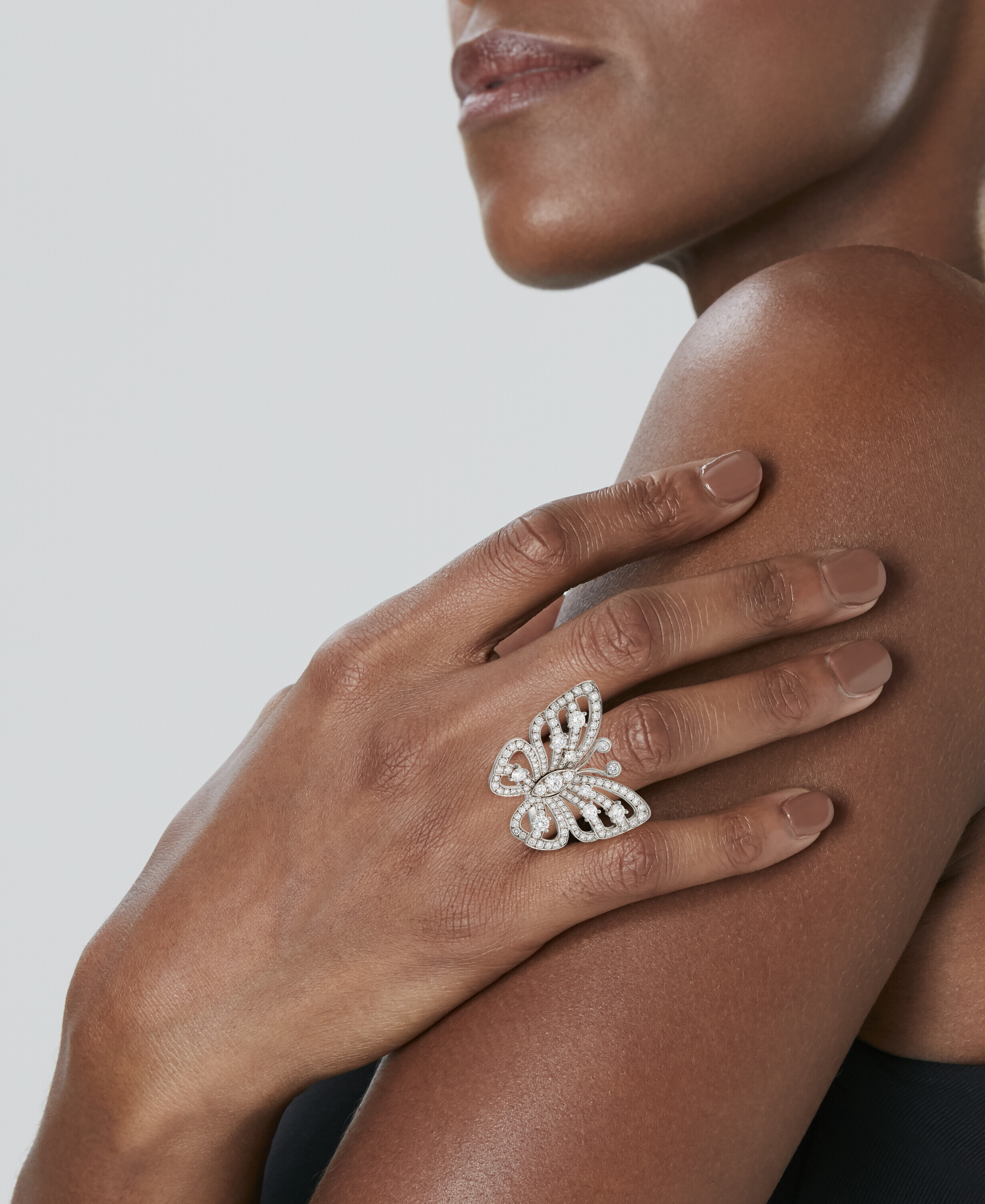 VAN CLEEF ARPELS DIAMOND 'FLYING BUTTERFLY BETWEEN THE FINGER